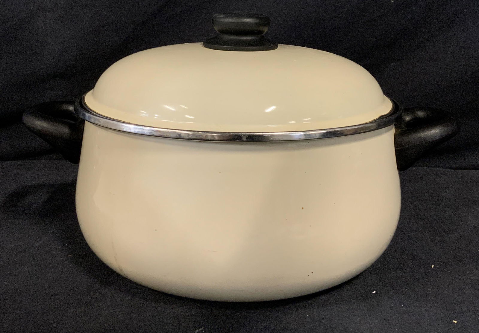 Vintage MEGAWARE Enamelware Pot, Spain (1 of 7)