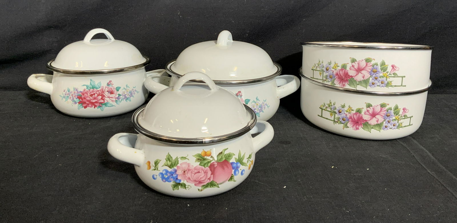 Vintage Set 6 Enamelware bowls with Lids (1 of 8)