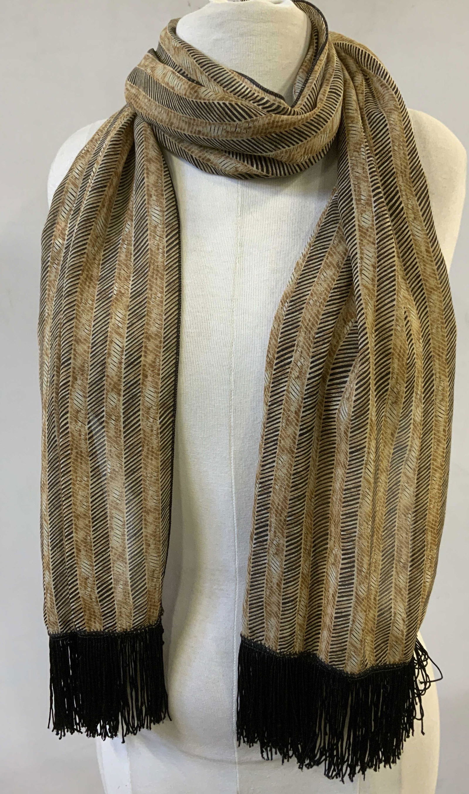 Lot 3 Shawls & Scarves (1 of 5)