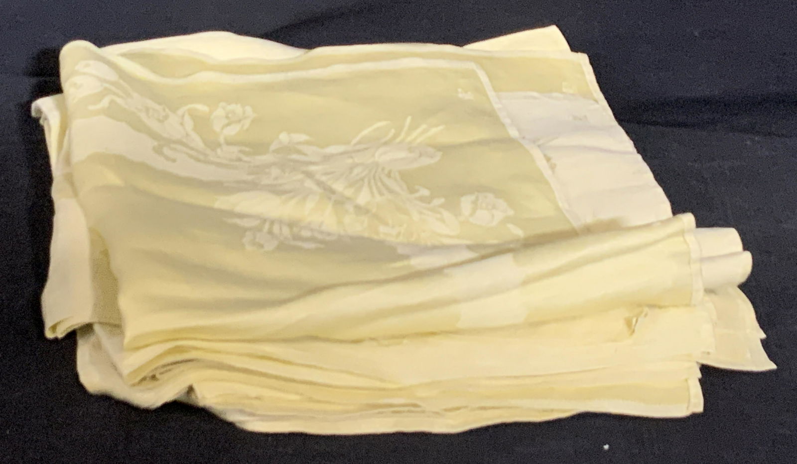 Set 8 Irish Linen Yellow Damask Napkins (1 of 8)