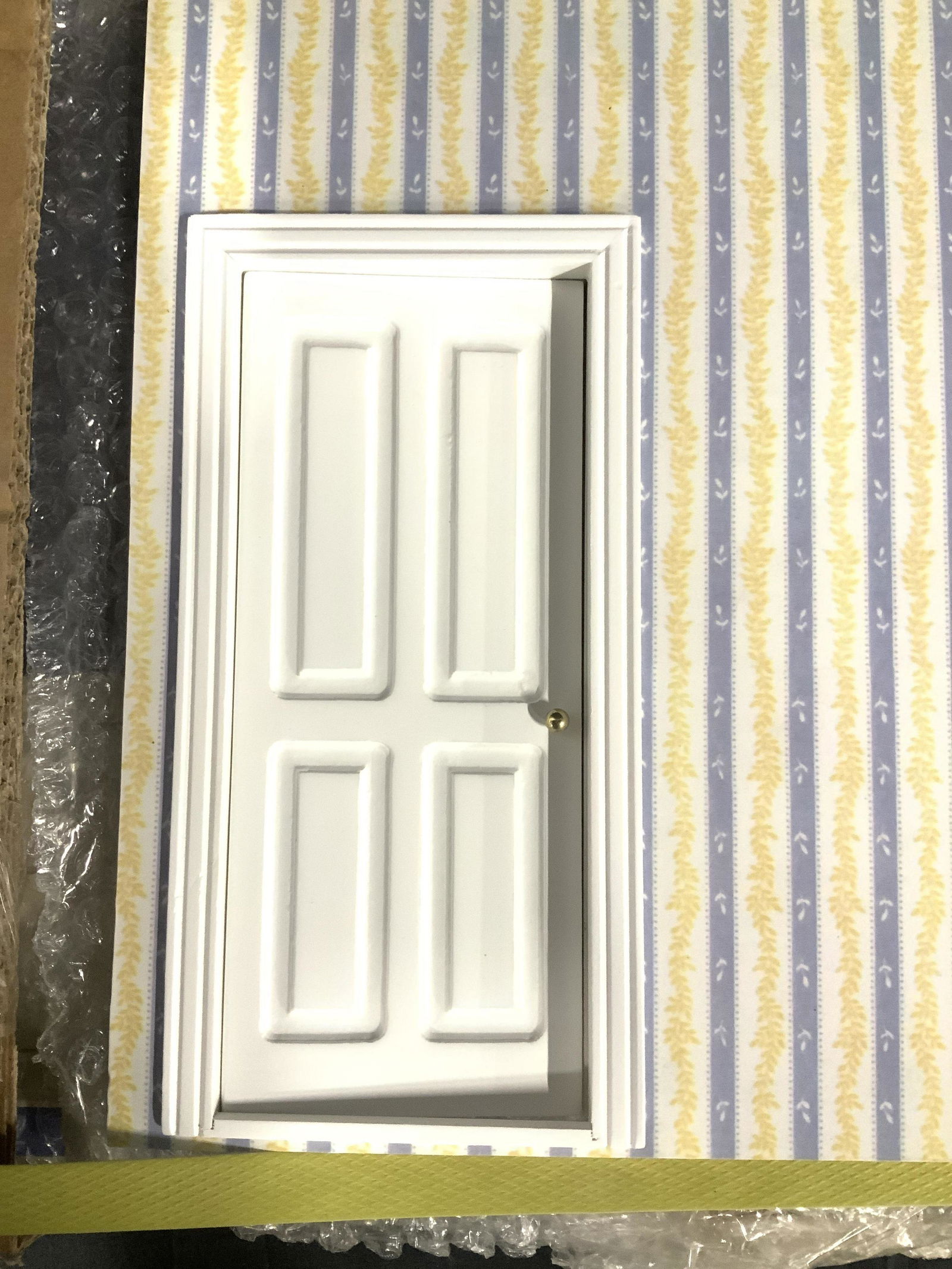 NIB-  Build a Dollhouse (1 of 8)