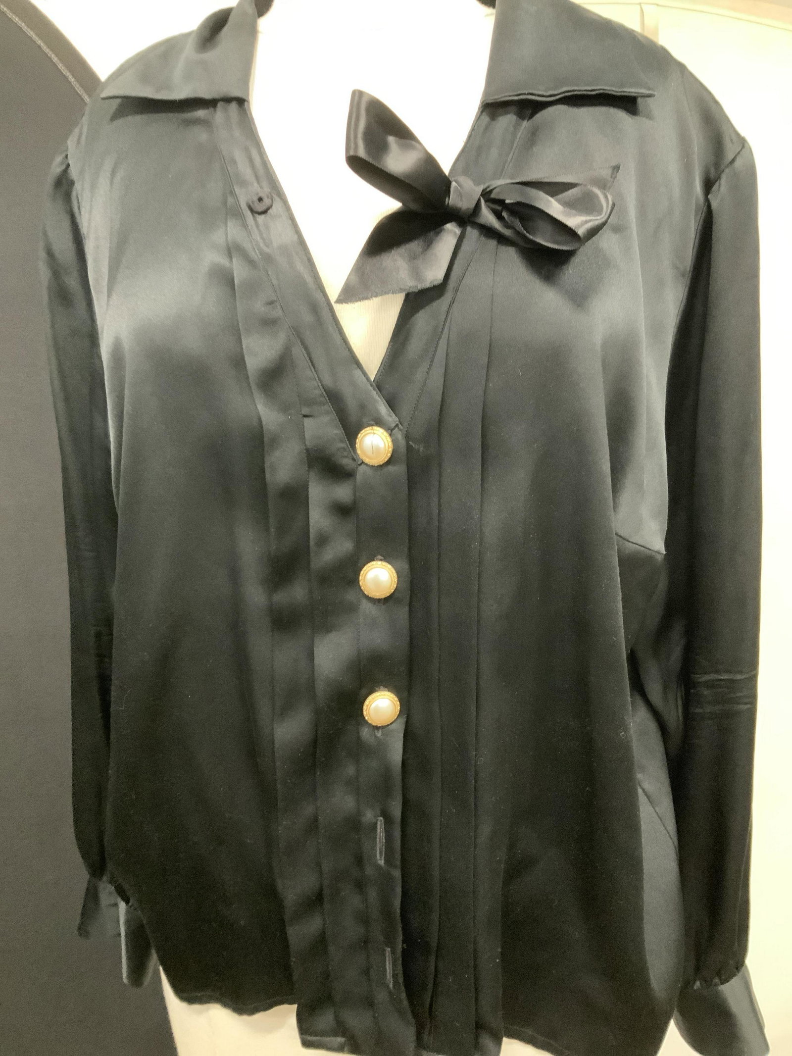 MICHELE D Silk Blouse w Bow (1 of 6)