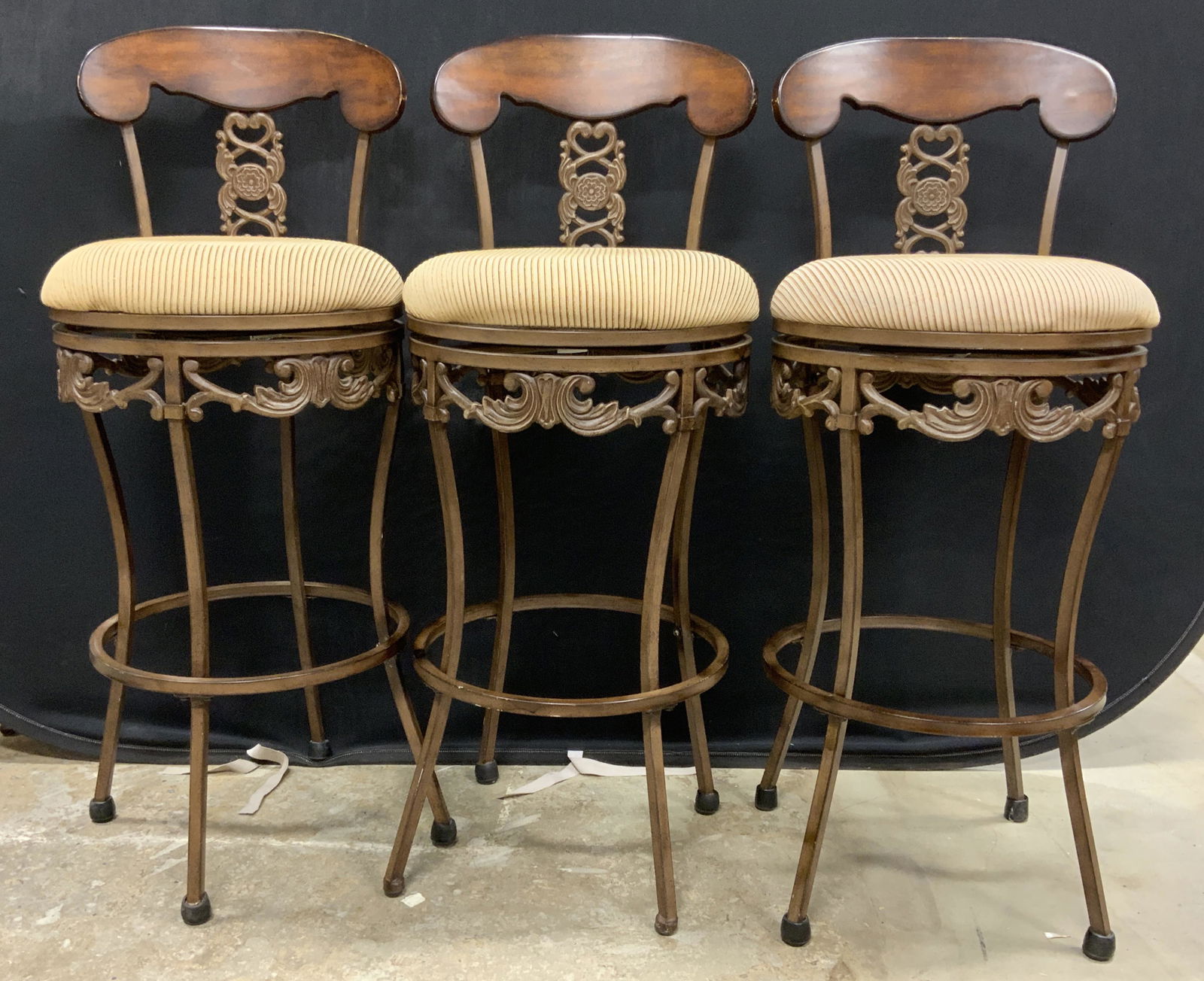 Set 3 Swivel Bar Stools (1 of 11)