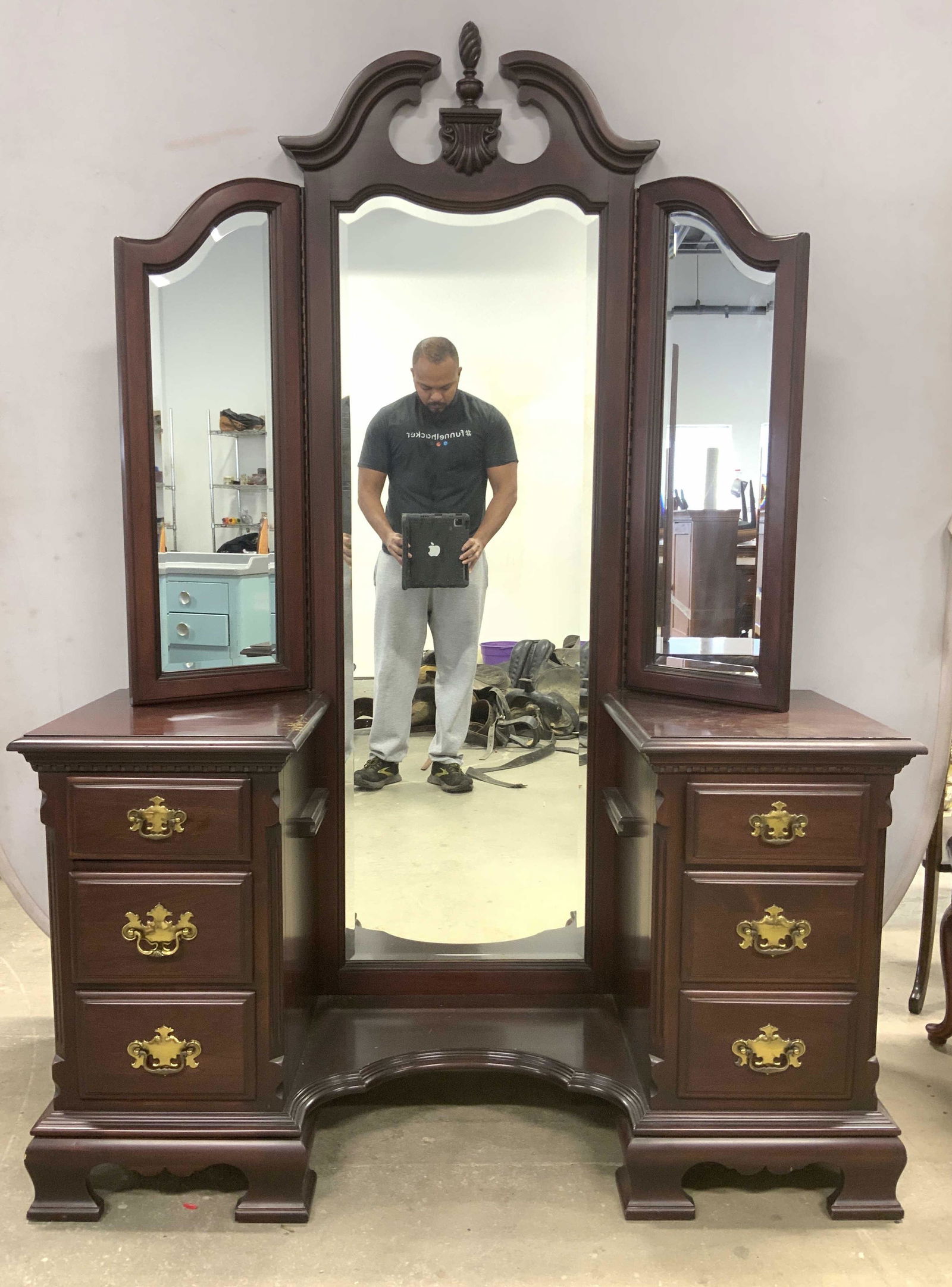 LEXINGTON Folding Wooden Bedroom Vanity (1 of 9)