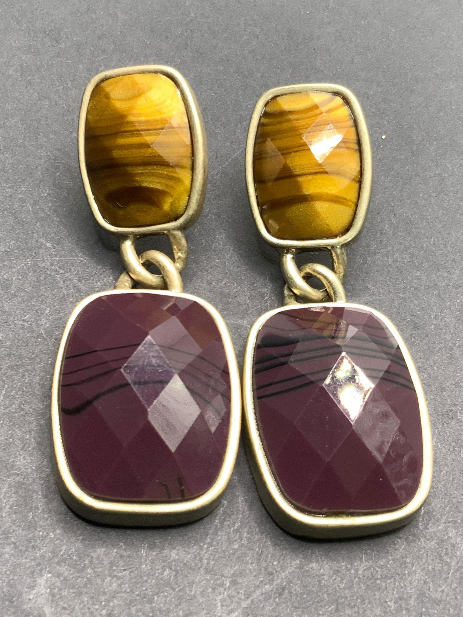 JNY Sign Dangle Drop Faceted Costume Gem Earrings (1 of 7)