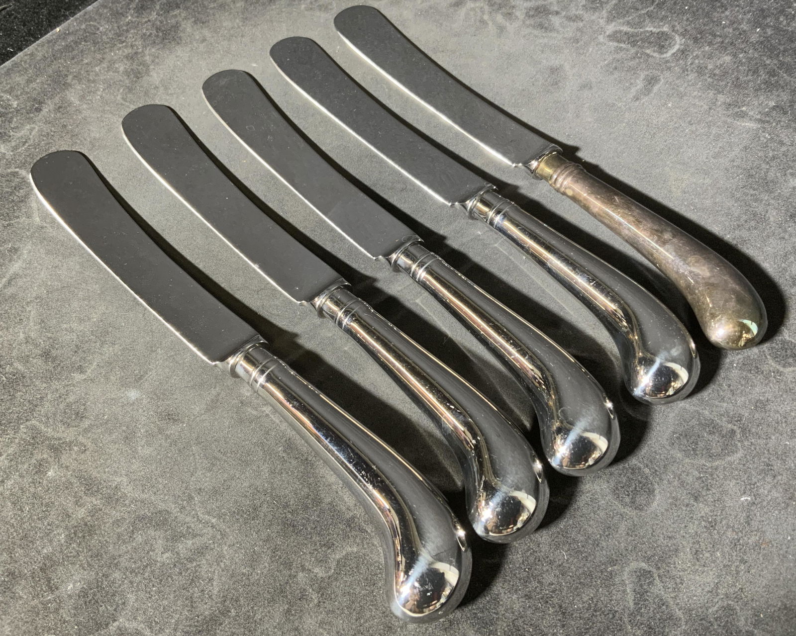 Lot 5 Table Knives (1 of 3)