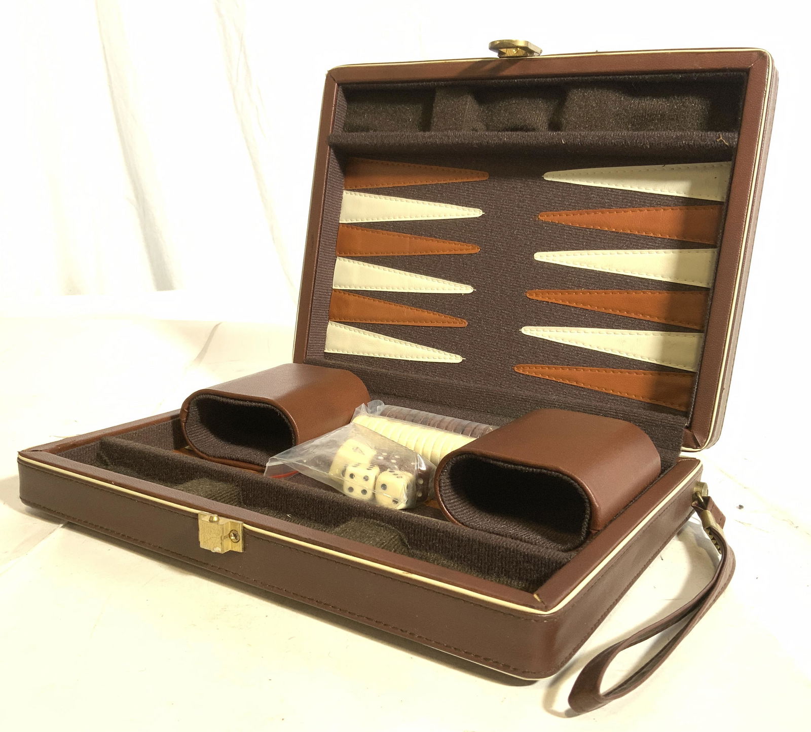 BACKGAMMON BY CARDINAL Set (1 of 8)