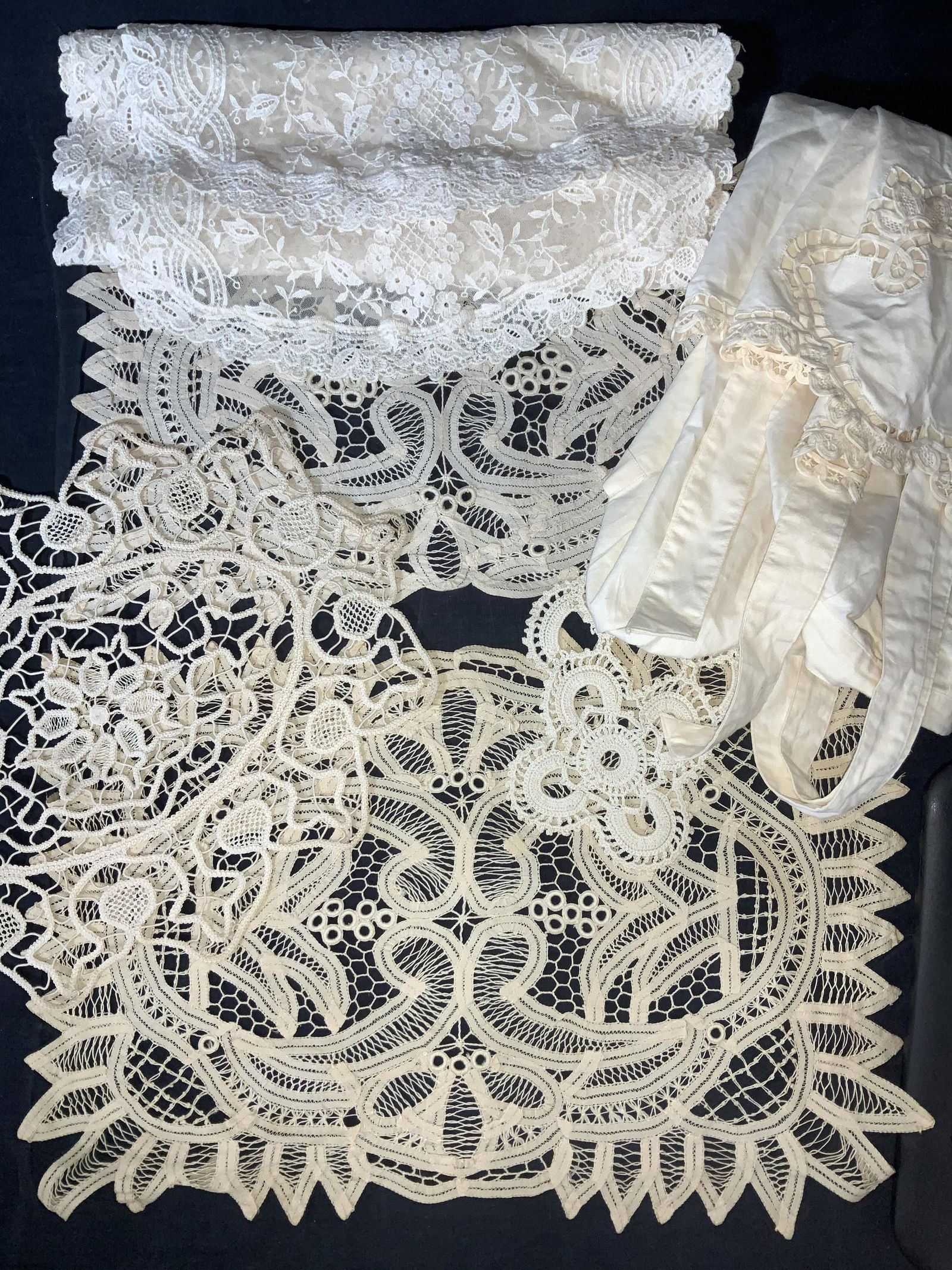 Retro Table Doilies and Runner, Linen Apron (1 of 6)