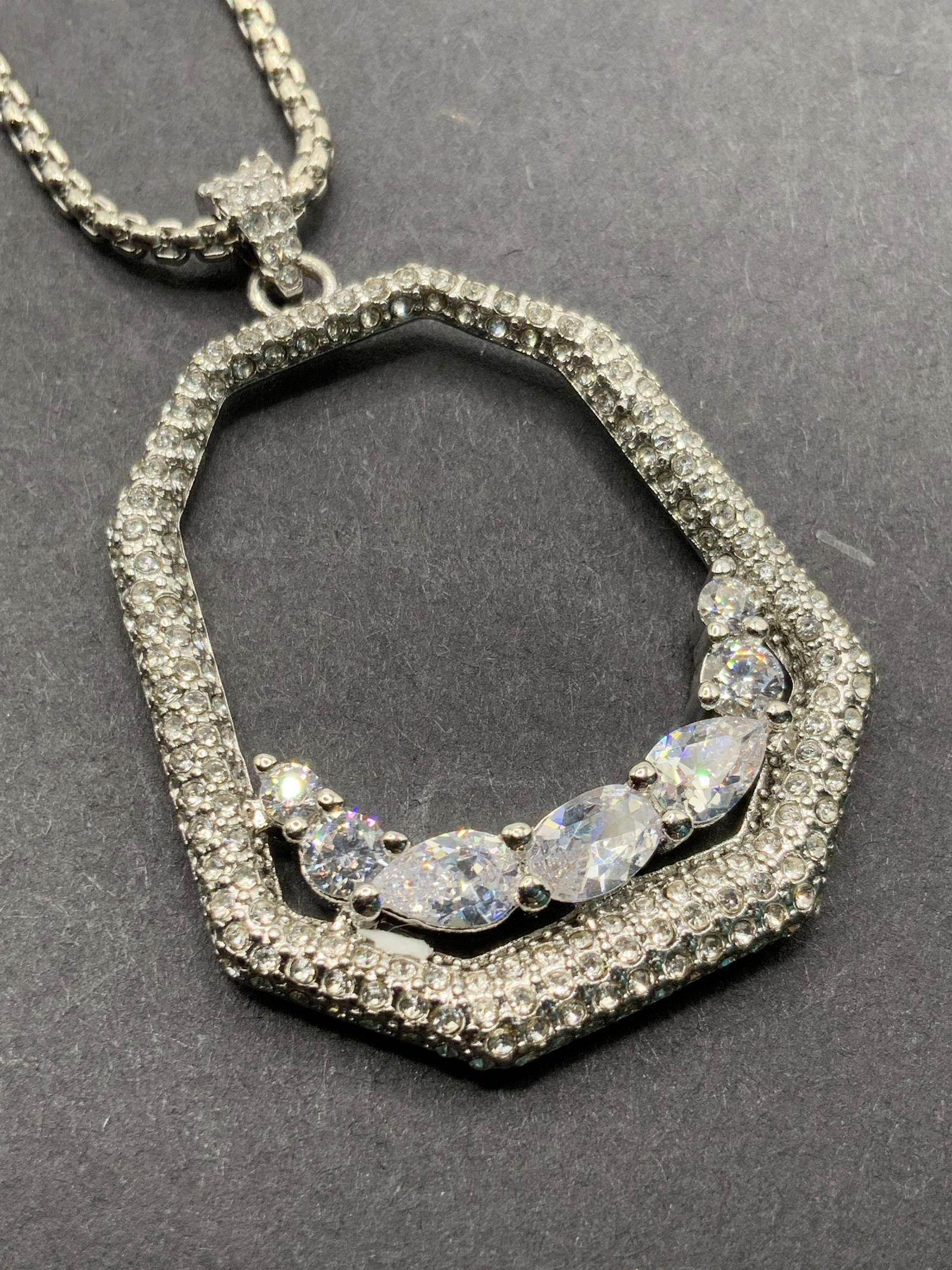 VINCE CAMUTO NWT Cubic Zirconia Pendant Necklace (1 of 11)