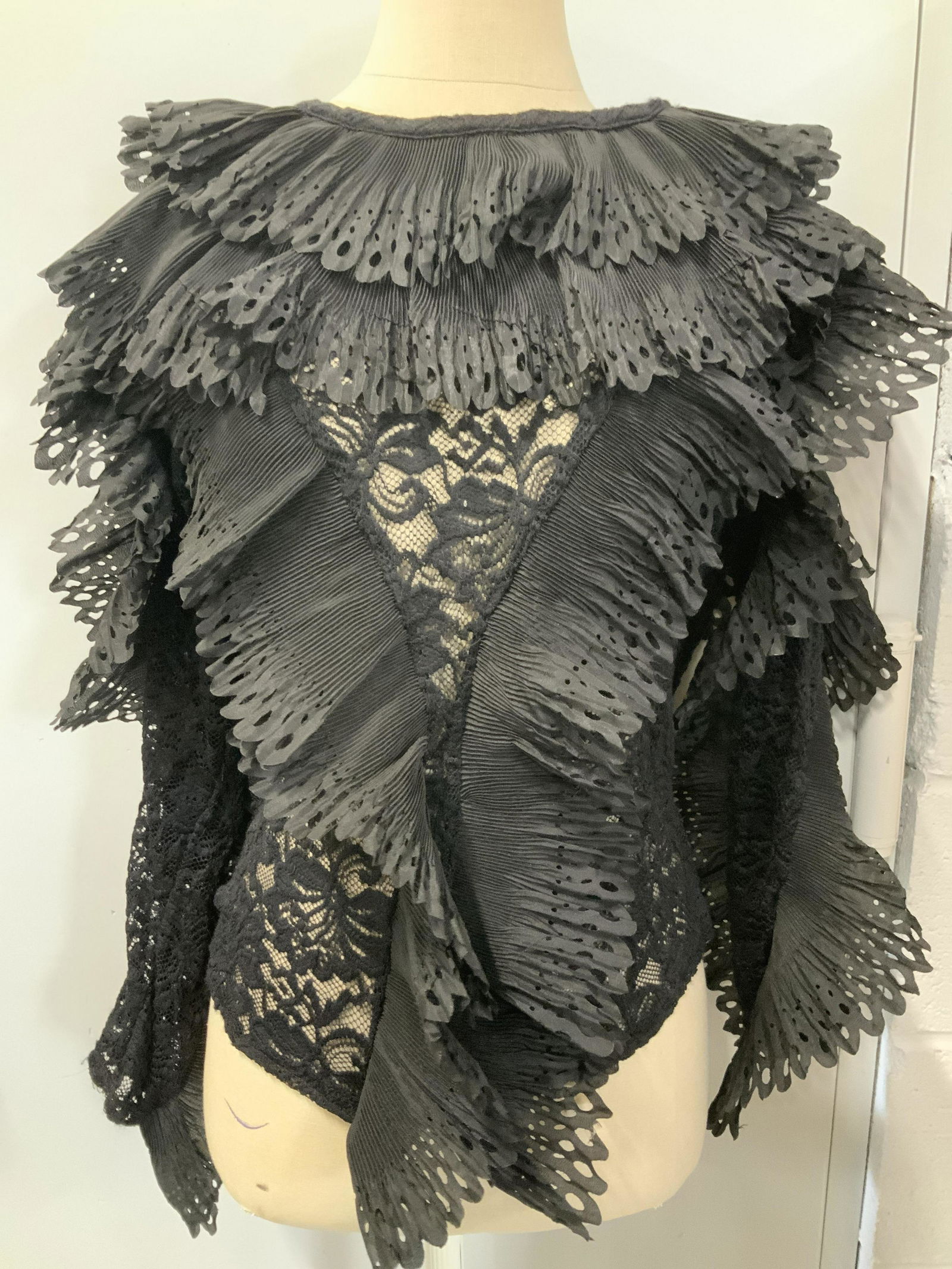 WHY DRESS S Black Fashionista Lace Blouse (1 of 6)