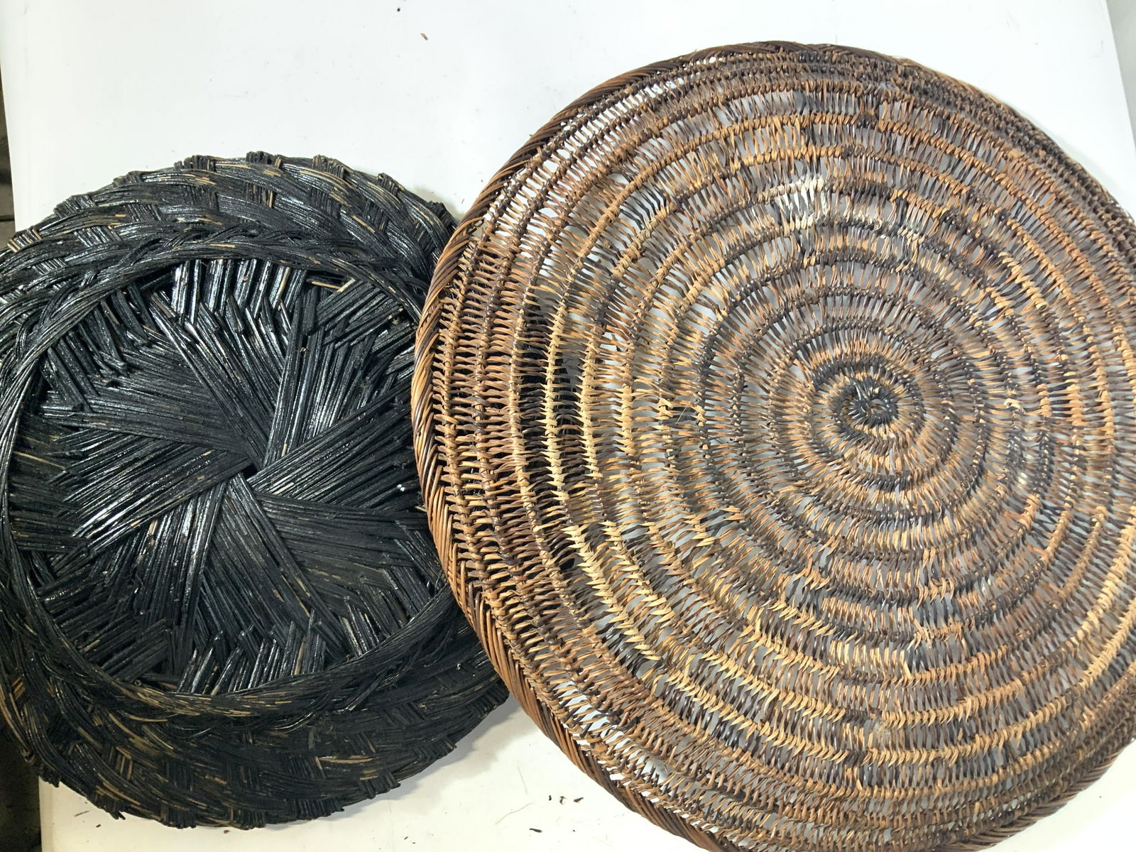 Pair Vtg Woven Straw Centerpiece Baskets (1 of 4)