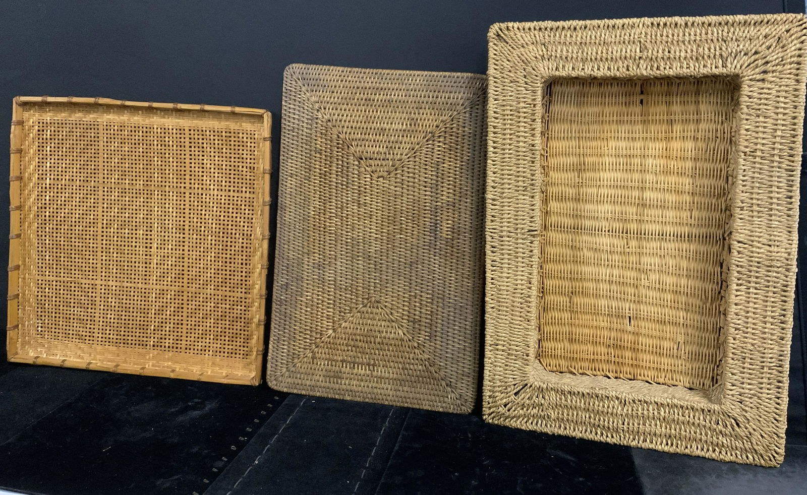 Lot 3 Woven Tabletop Accessories (1 of 5)