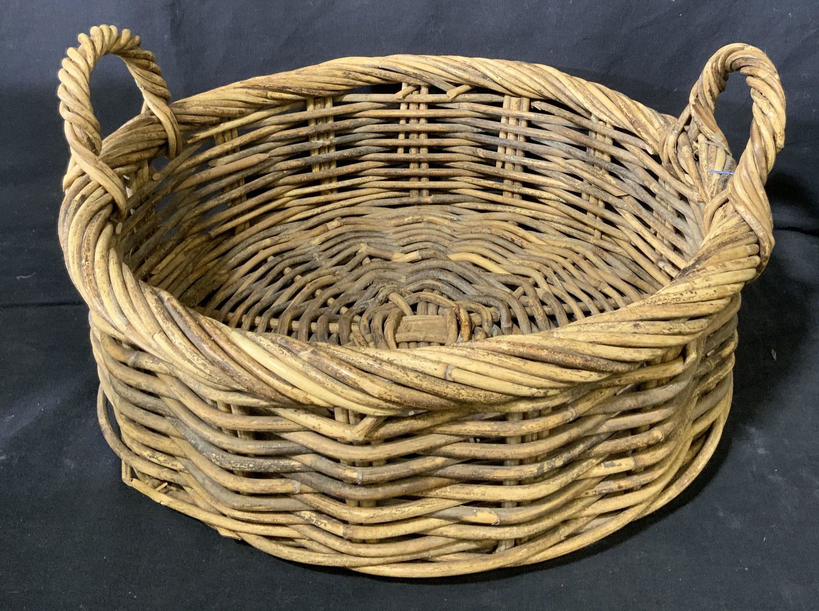 Round Wicker Basket (1 of 6)