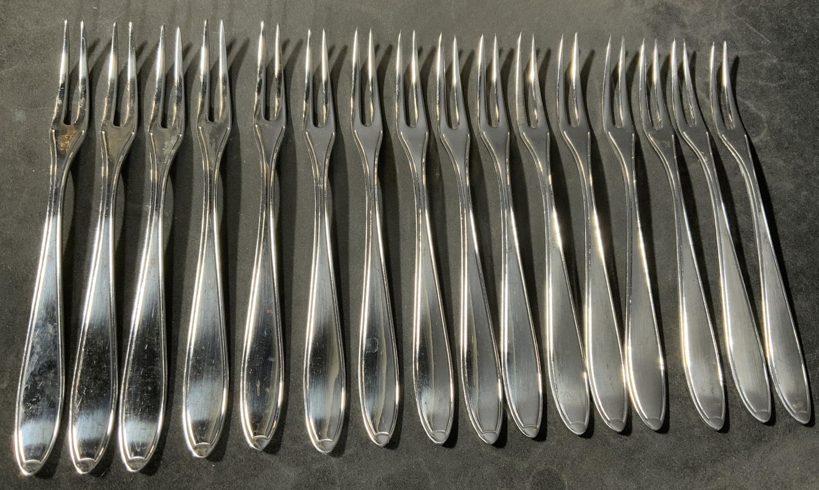 Group Lot 16 PIAZZA Forks, Italy (1 of 4)