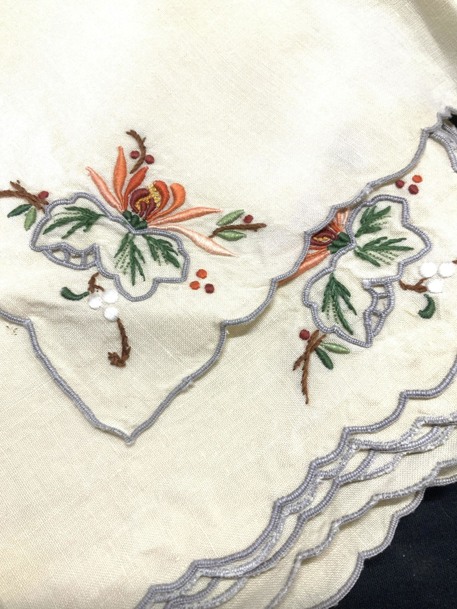 Set 9 Embroidered Linen Dinner Napkins (1 of 5)