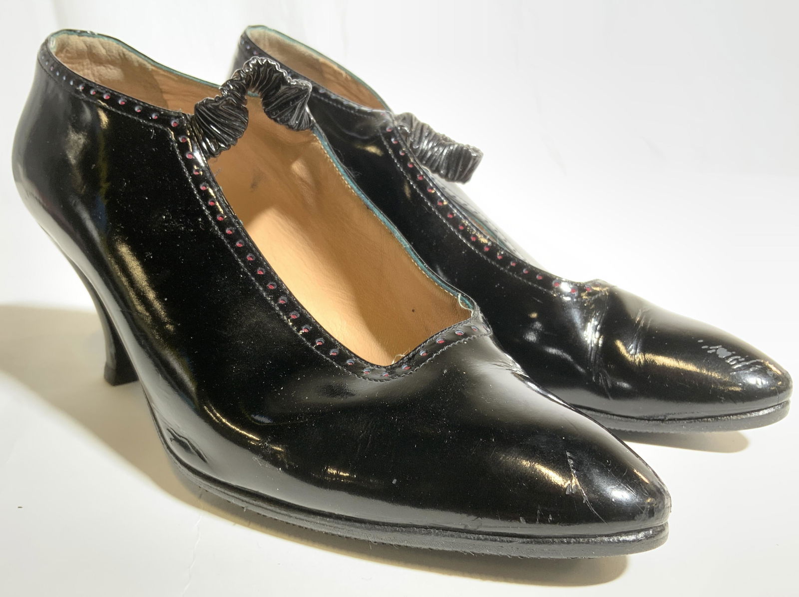 MAUO FRIZON PATENT LEATHER W Italian Heels: Shoe sole reads MAUO FRIZON MADE FRANCE IN ITALY. Heels are black patent leather. Undersides are inscribed 14. Heels are 2.5 inches high. Each shoe measures approx 9.5 inches long 3.25 inches wide 5 i