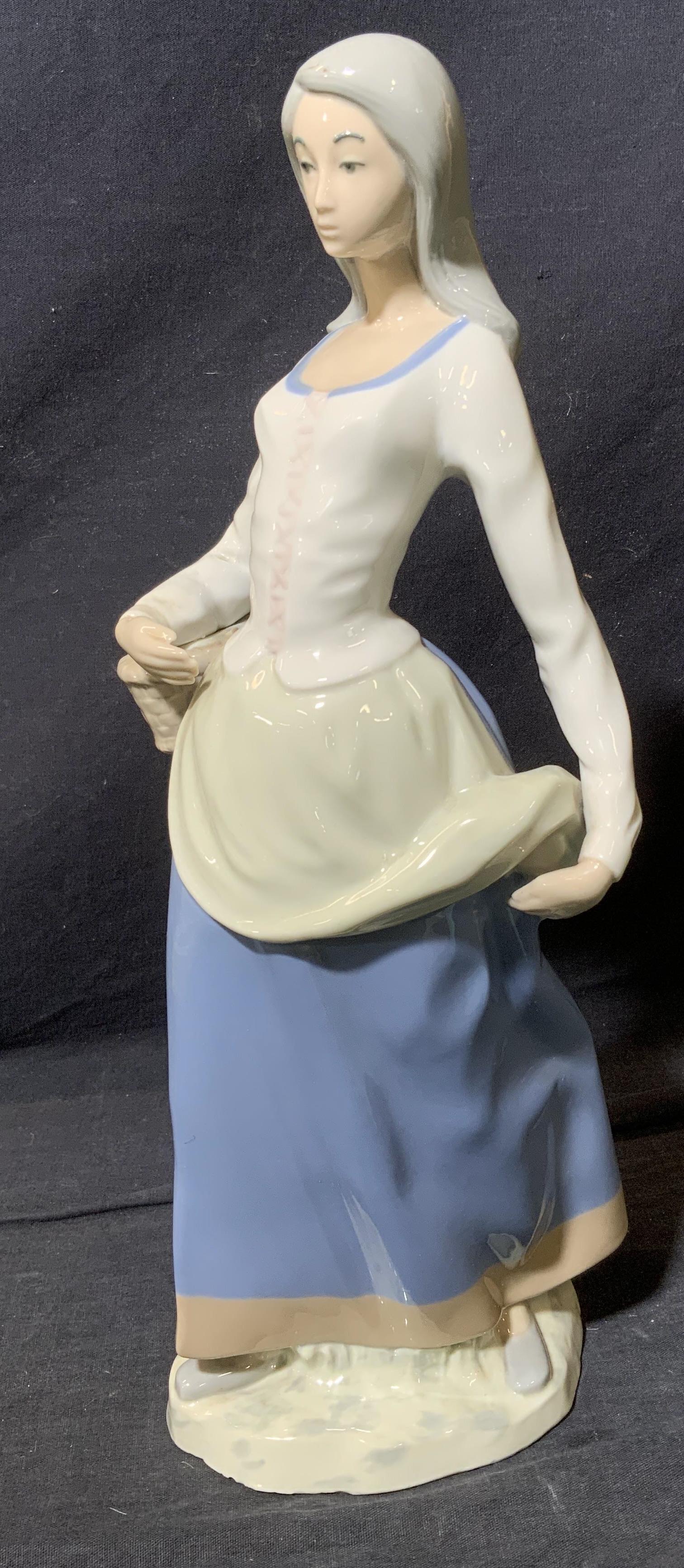 REX Porcelain Woman with Basket (1 of 9)