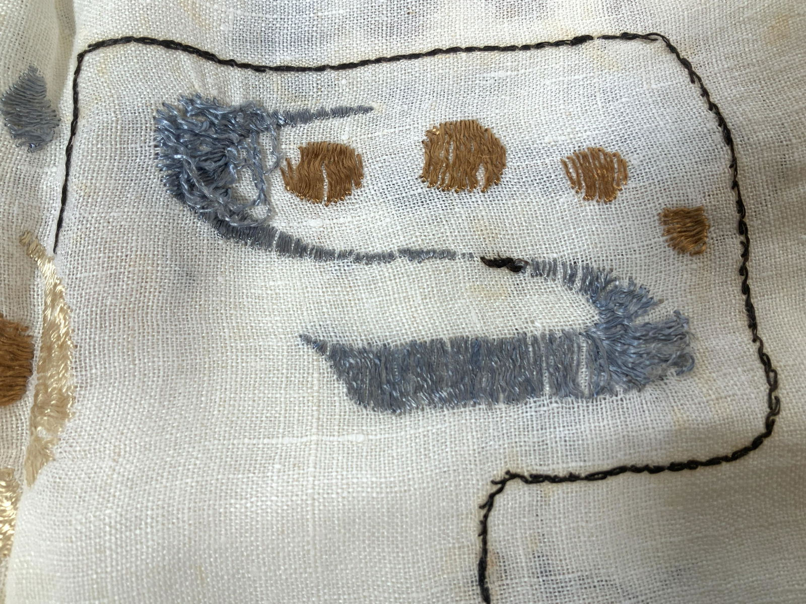 Hand Embroidered Vtg Linen Table Runner (1 of 5)