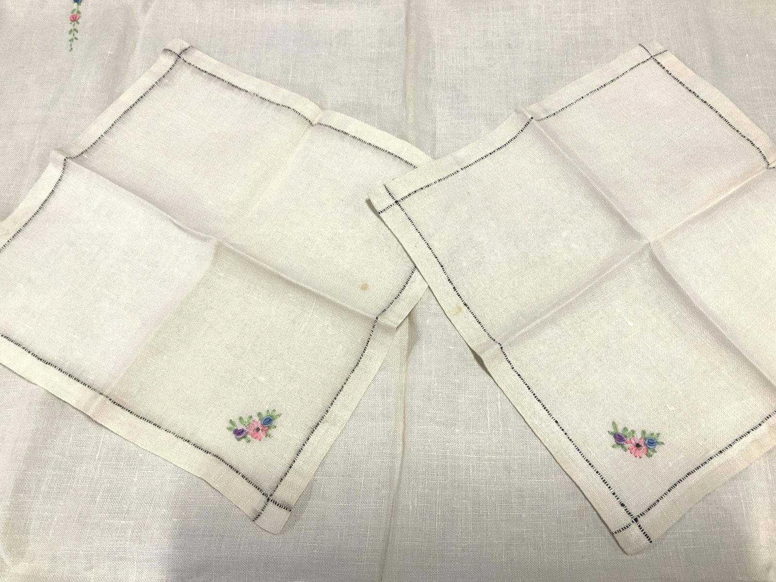 Set 3 Hand Embroidered Bistro Tablecloth, Napkins (1 of 5)