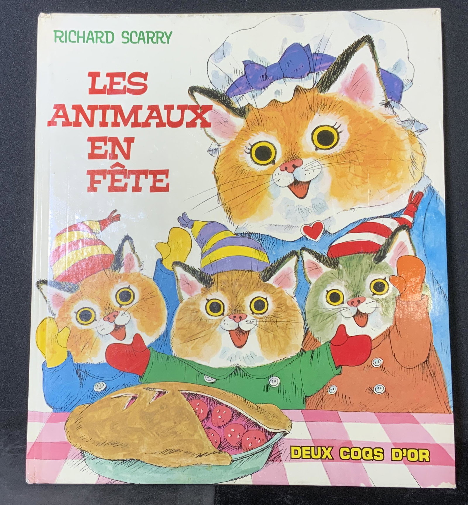 French Richard Scarrys BEST MOTHER GOOSE EVER: French, vintage copy, of Richard Scarrys Best Mother Goose Ever. Hardcover, wear to binding. Measures approx 12 inches long and 10.5 inches w. Vintage books, French books, childrenâ€™s books, lig