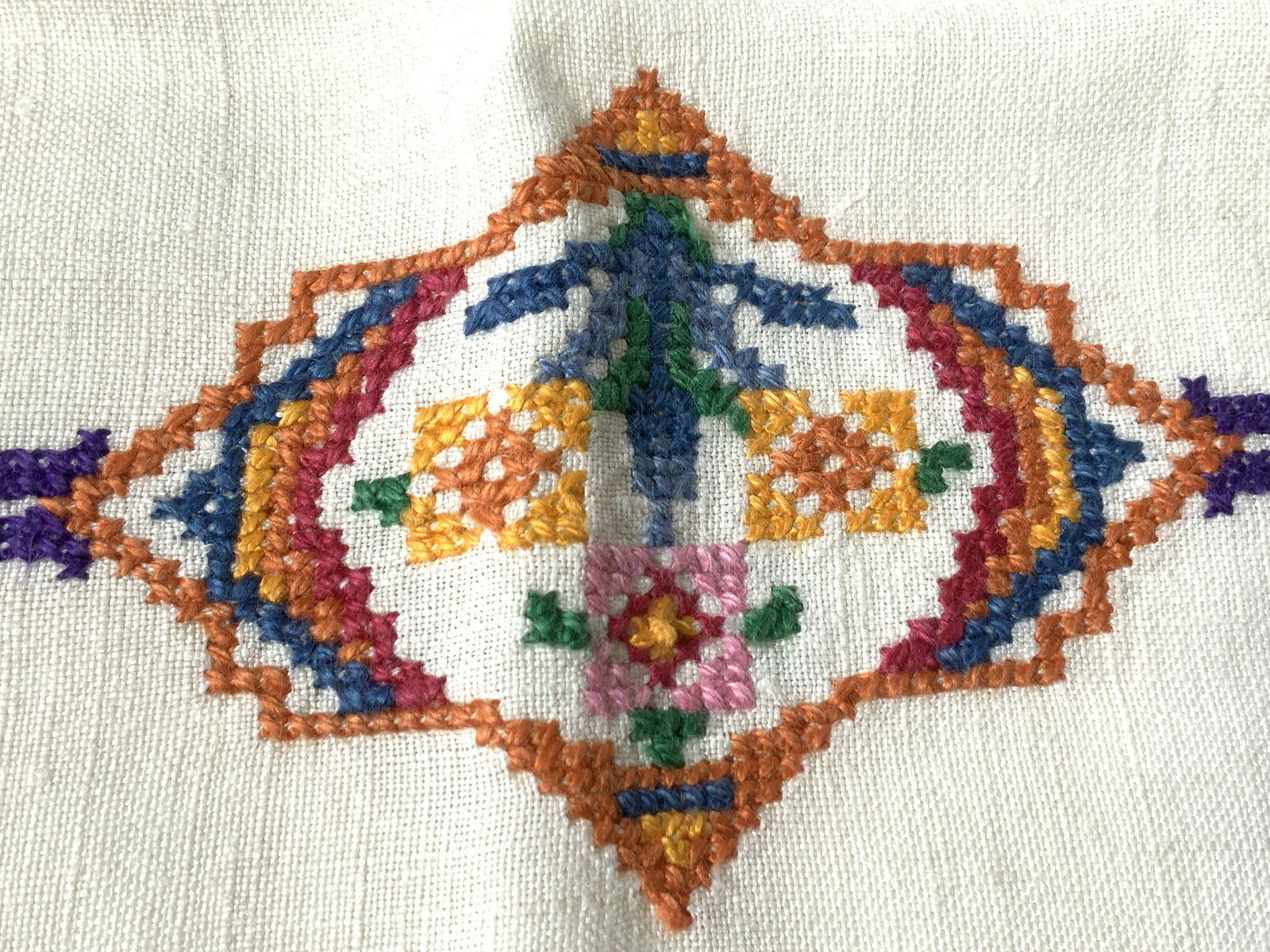 Lot 4 Vintage Cross Stitch Hand Towels (1 of 8)