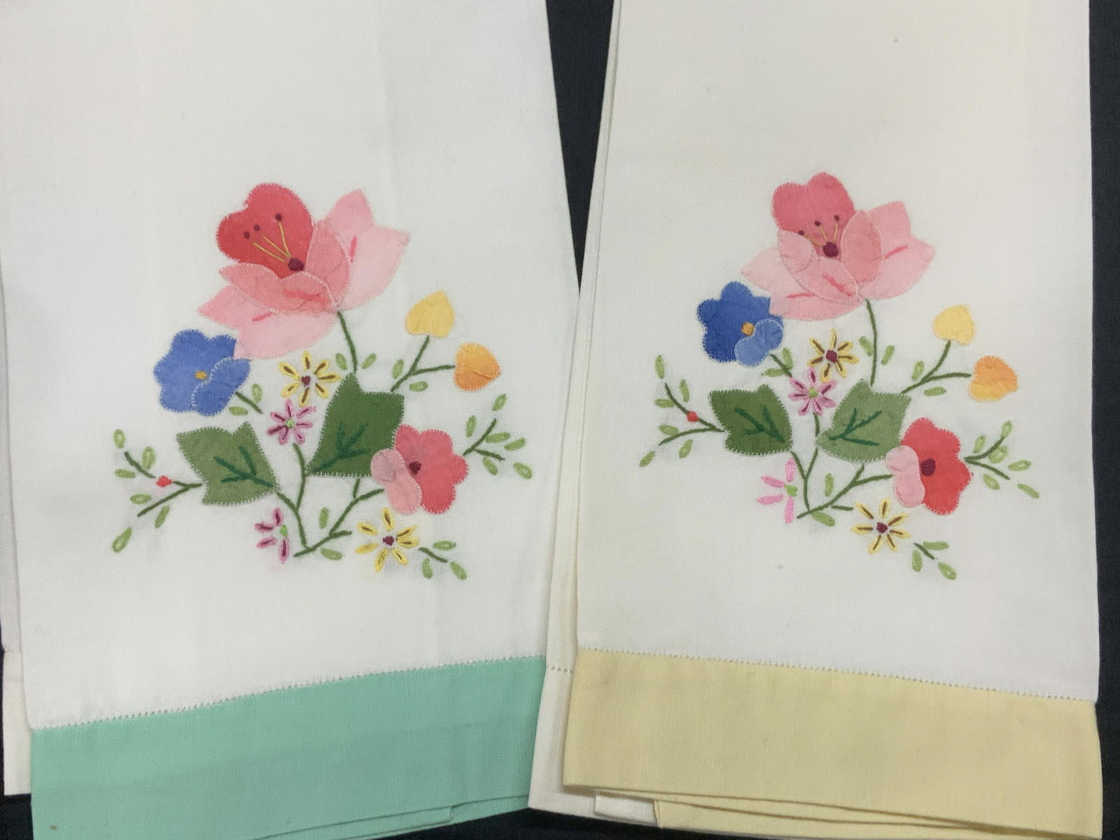 Set 6 AppliquÃ© Linen Tea Towels w Flowers (1 of 5)