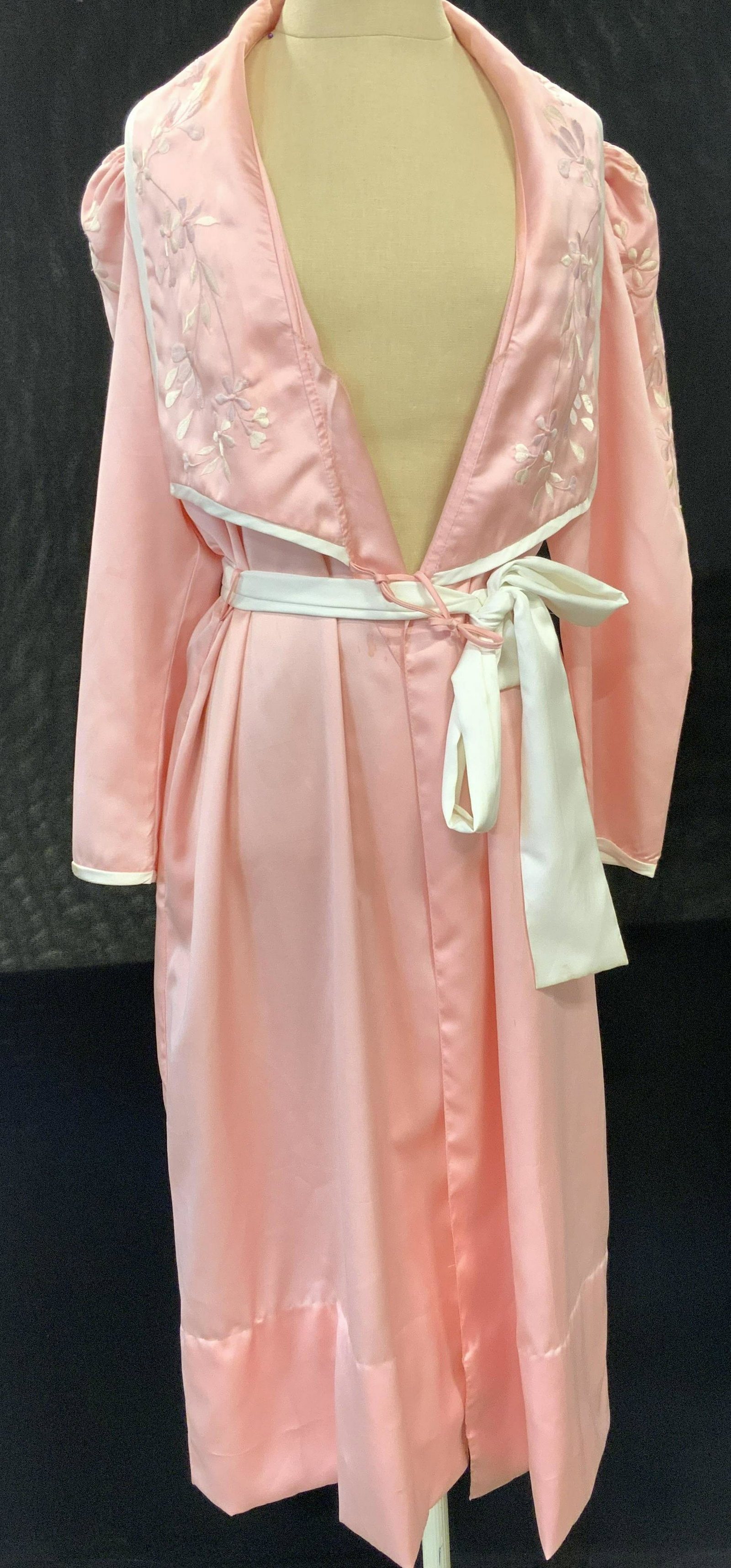 NATORI Vintage Pink Robe: NATORI Vintage Pink Robe, size m, has loops to tie at waist, floral motif on collar and sleeves, has two pockets, tie closure at collar, minor blemishing, Property of Manhattan, New York Estate. NATOR