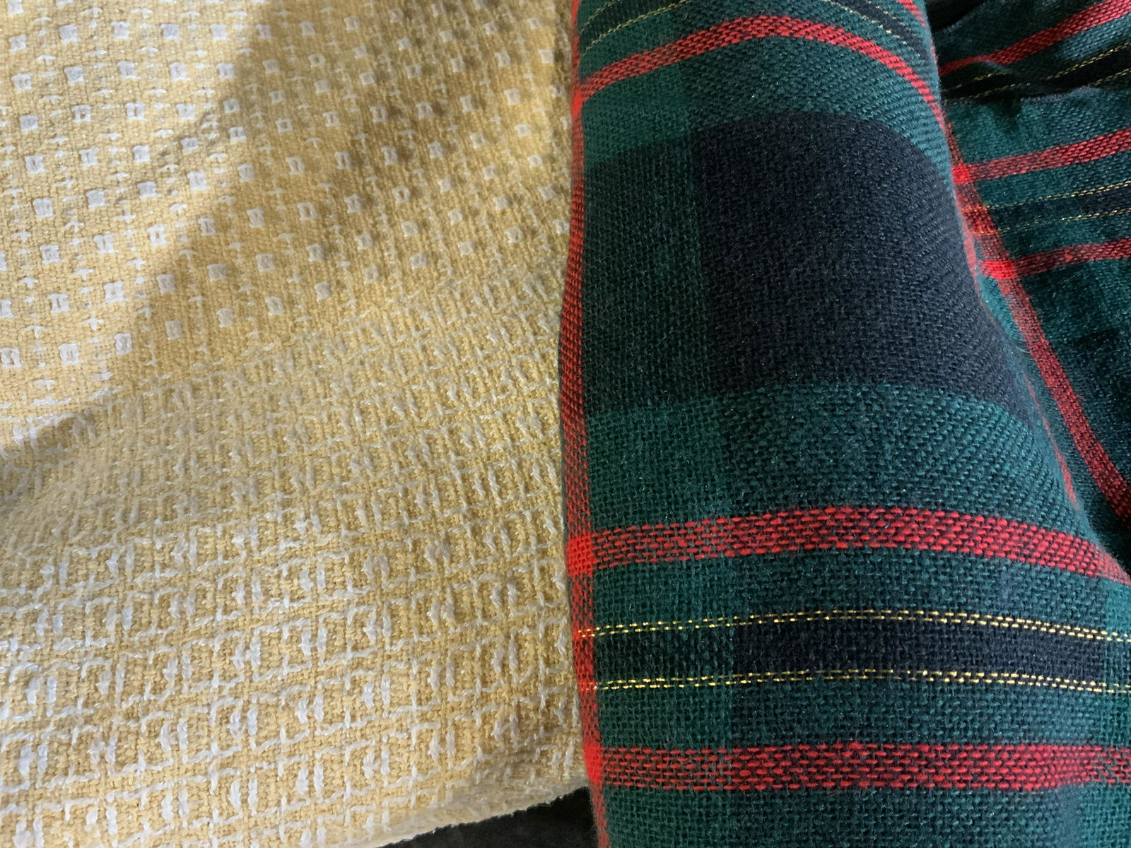Lot 2 Throw Blankets (1 of 7)