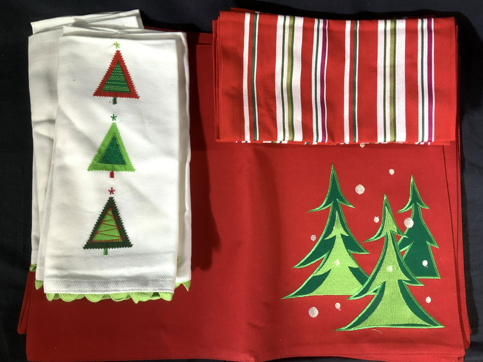 CRATE & BARREL Never Used Cotton Holiday Linens (1 of 7)