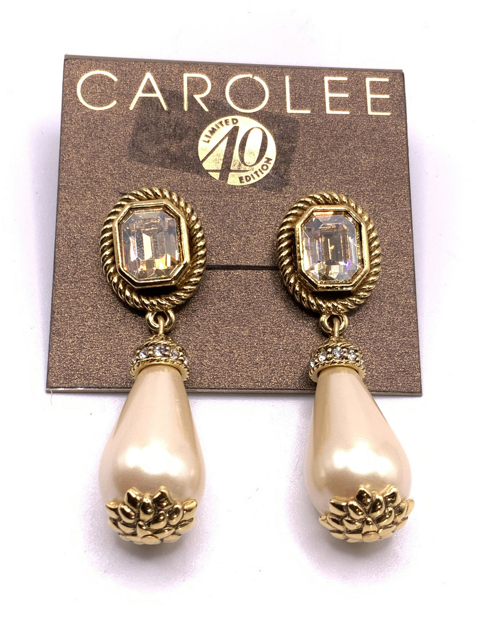 CAROLEE NWT LIMITED EDITION Pearlescent Earrings (1 of 9)