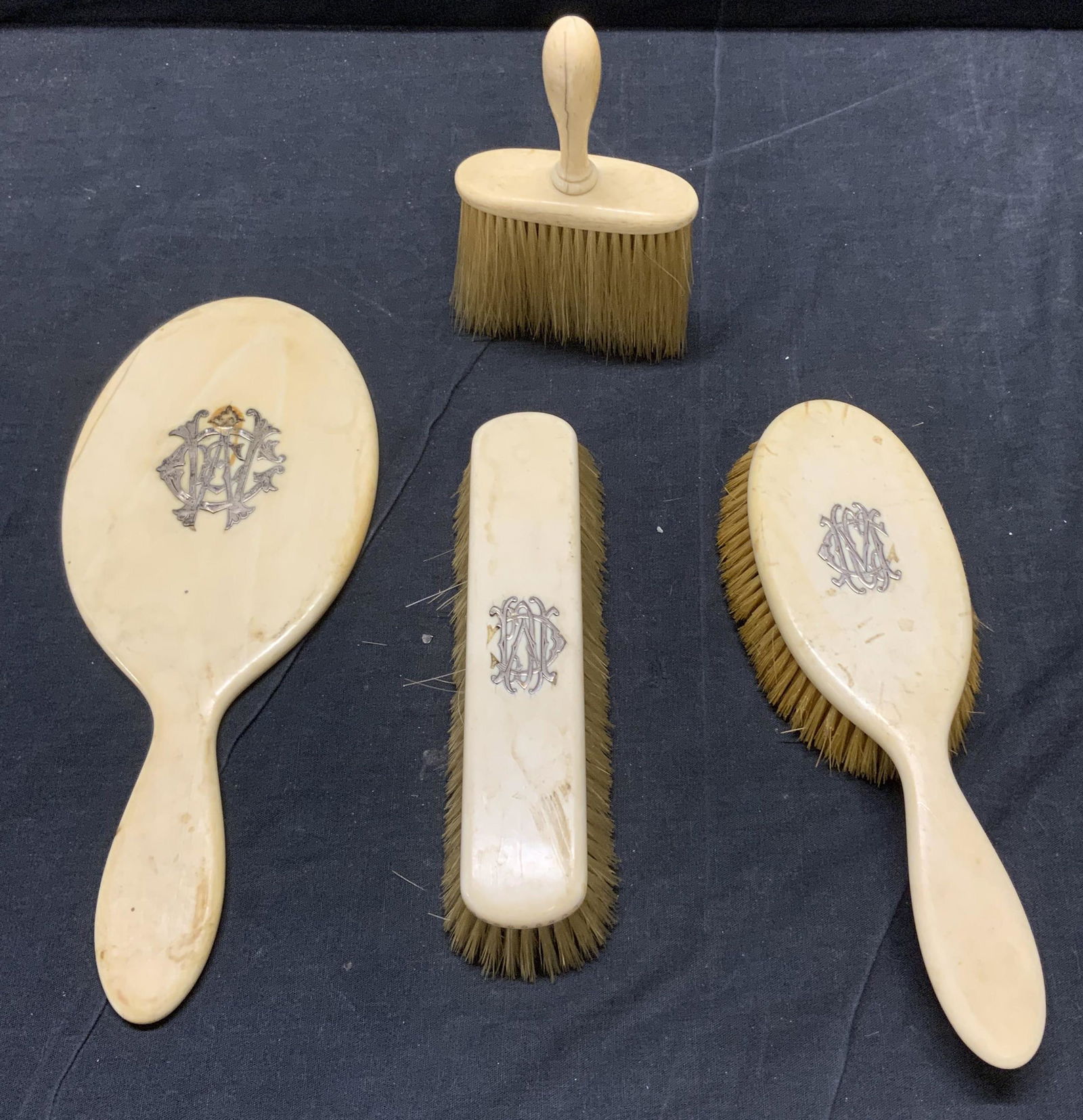 Vintage Vanity Set  Accessories (1 of 4)