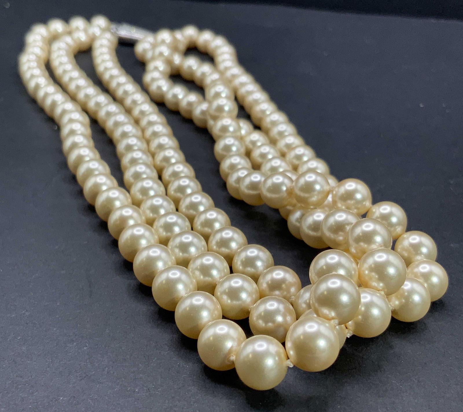 Vtg MIKIMI Sign Multi Strand Pearlescent Necklace (1 of 10)