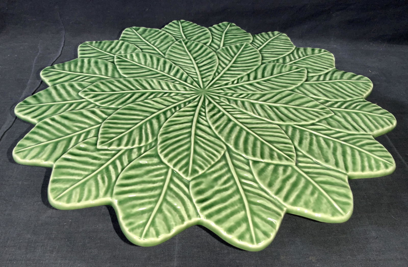 Vintage BORDOLLO PINHEIRO Leaf Footed Platter (1 of 6)