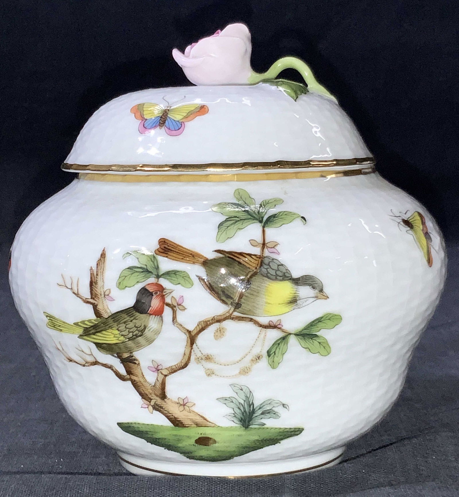 HEREND HUNGARY 6091-2-00/ RD Vintage Lidded Vessel (1 of 9)