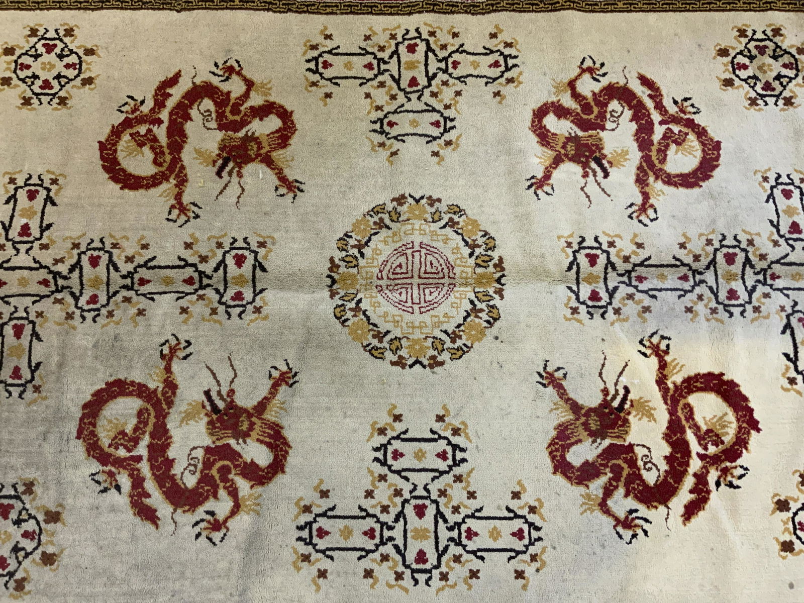 Oriental Style Fringed Rug: Vintage area rug. Oriental style, depicts several dragons as well as flowers. Label on underside reads as da collection, oriental style woven rugs,pile made of 100% MARVESS Olefin III, made in usa. Su