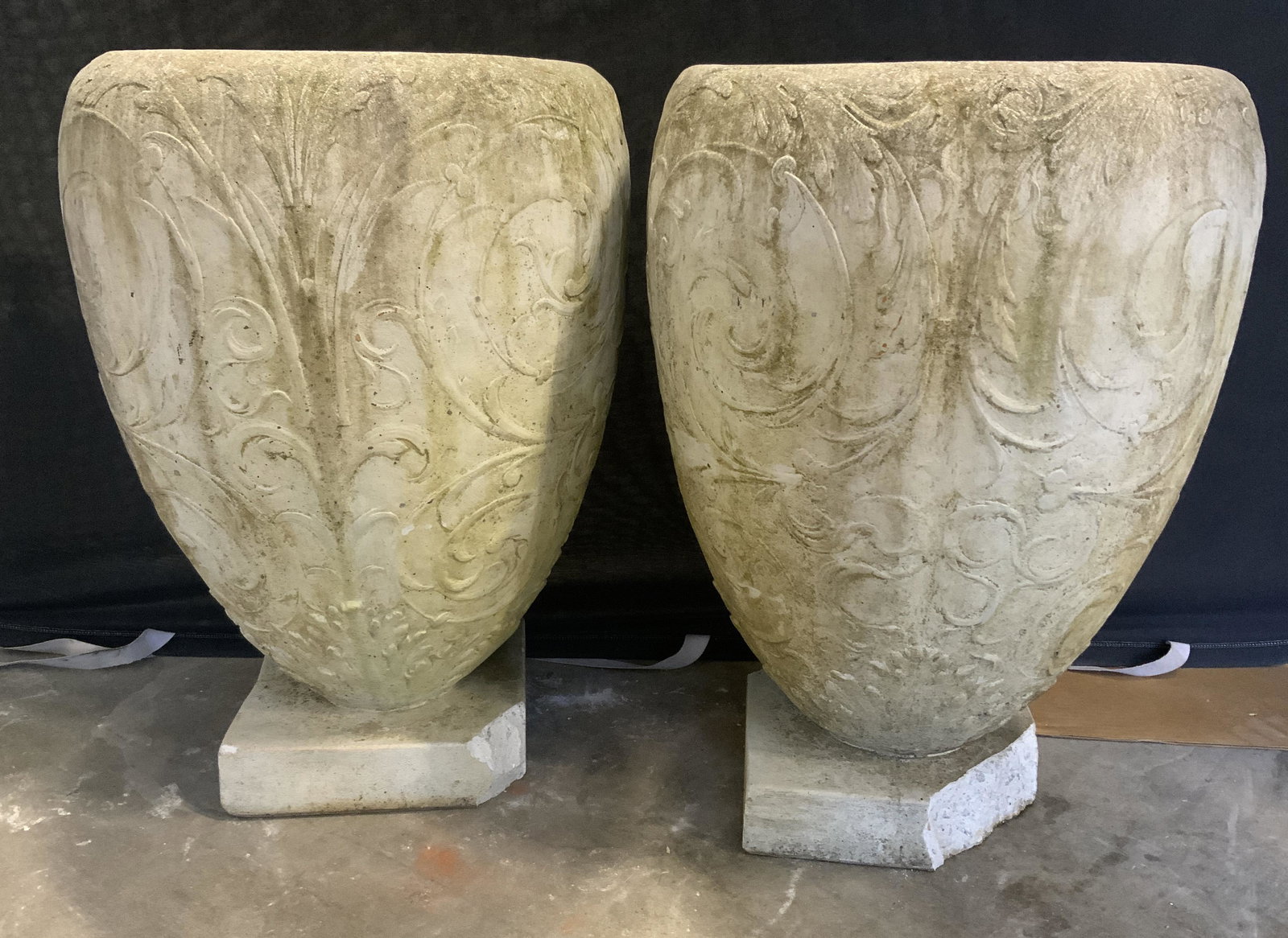 CAMPANIA INTERNATIONAL Grand Cast Cement Planters (1 of 11)