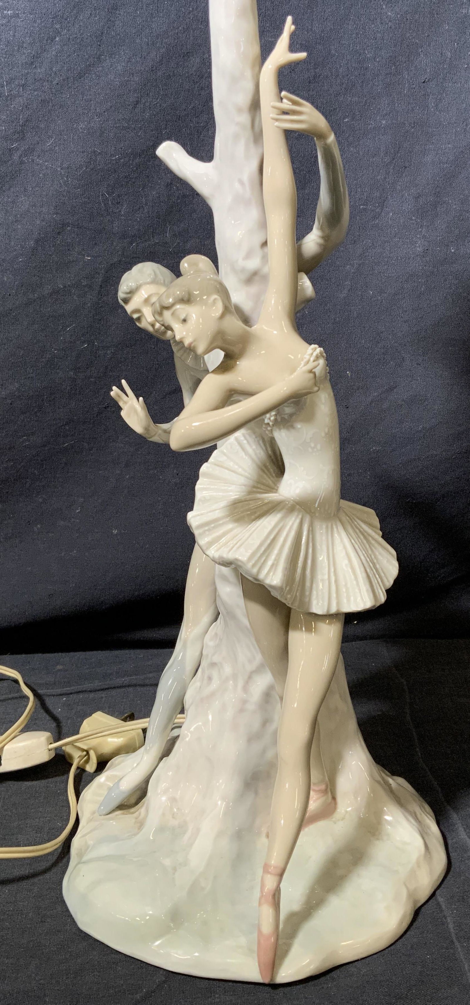 LLADRO Porcelain Ballerina Lamp (1 of 13)