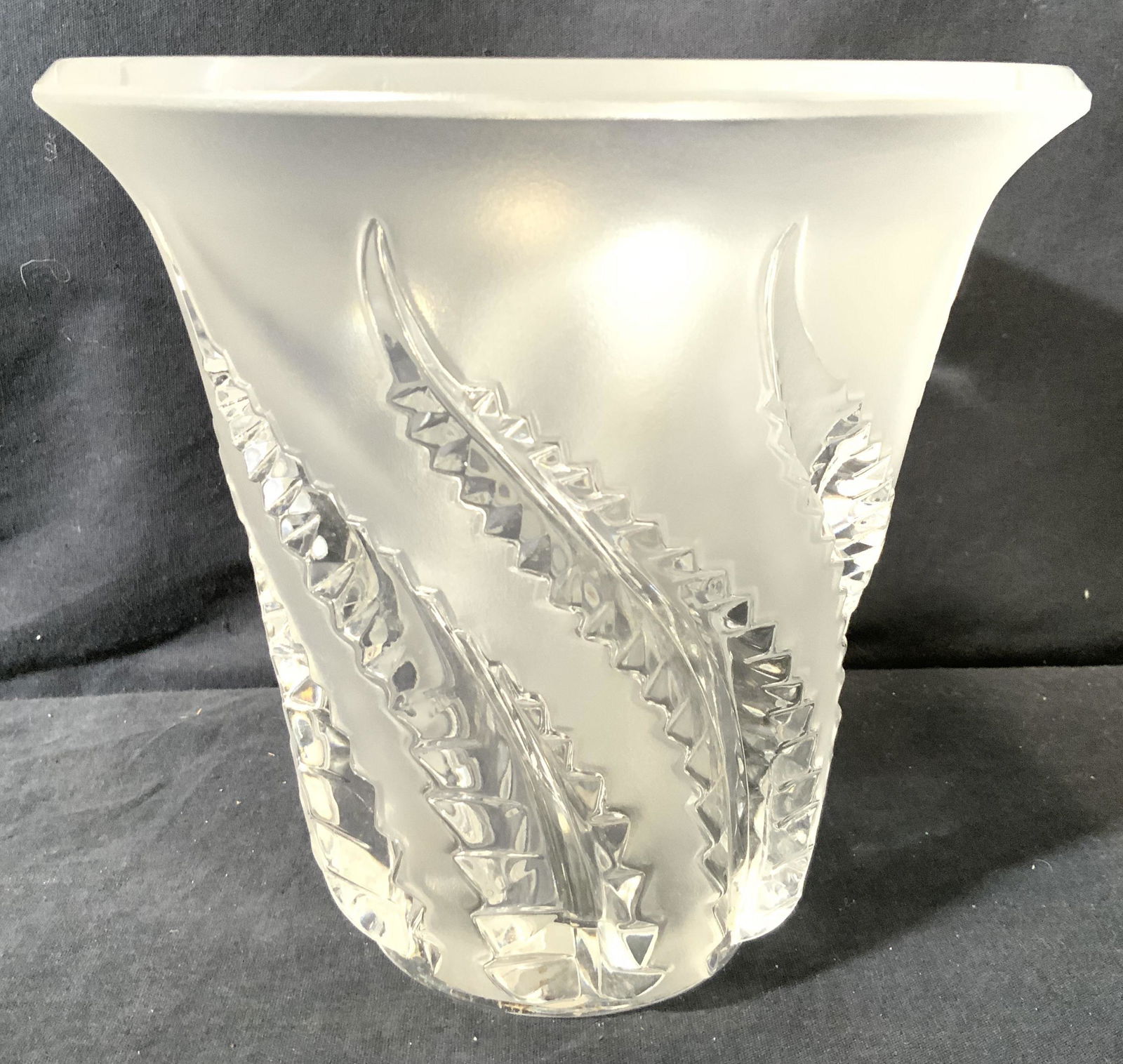 LALIQUE FRANCE LOBELIA Fern Crystal Vase (1 of 9)