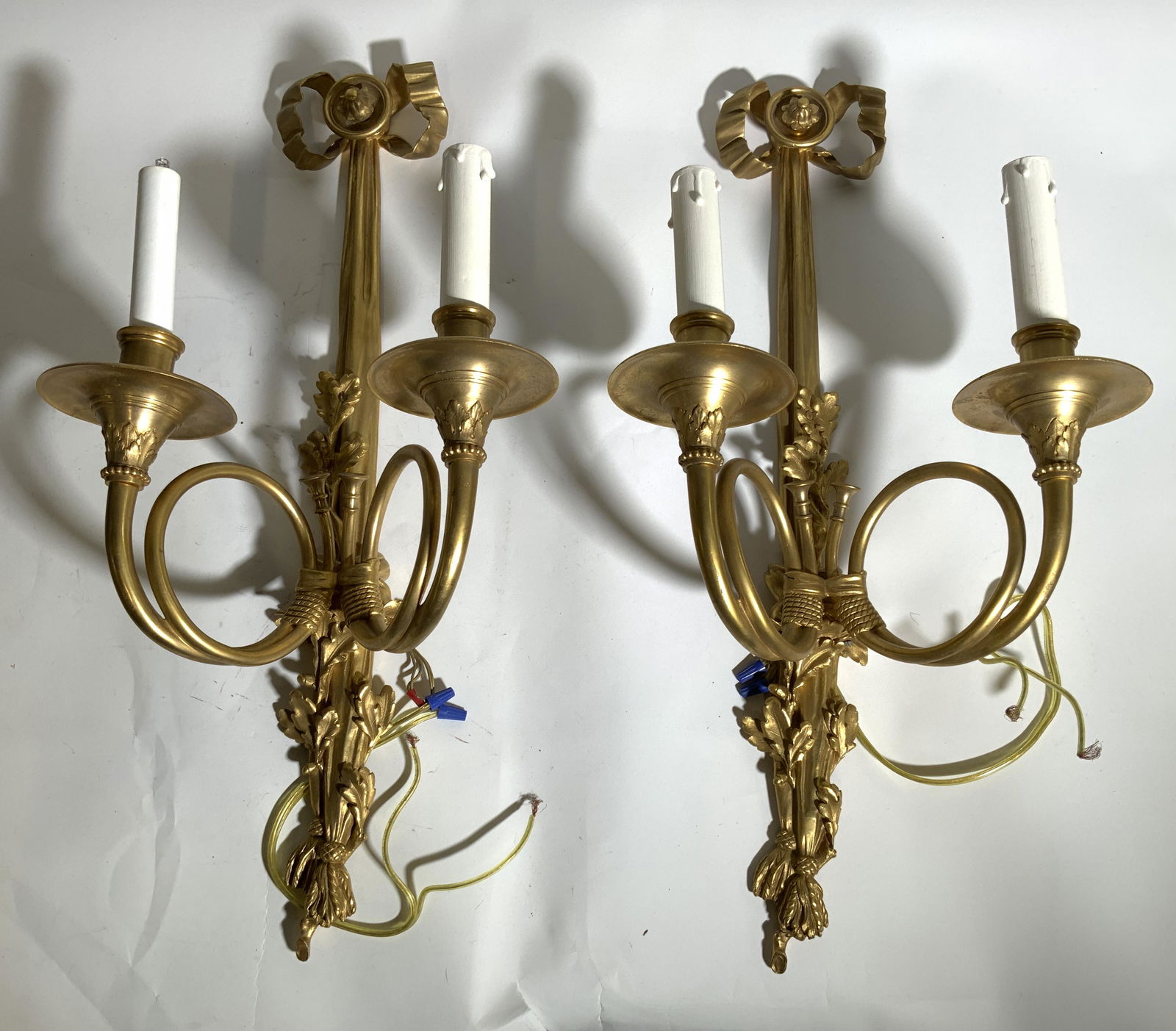 Pr Brass Wall Sconces W Horn Arms & Leaf Detail (1 of 10)