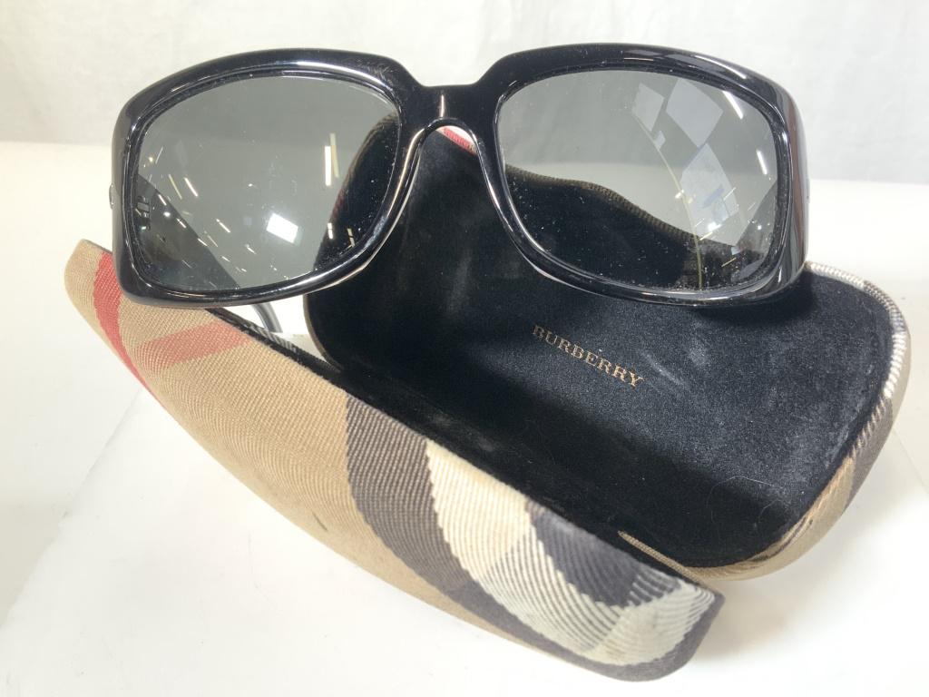 BURBERRY SUNGLASSES IN Burberry Case, Italy (1 of 14)