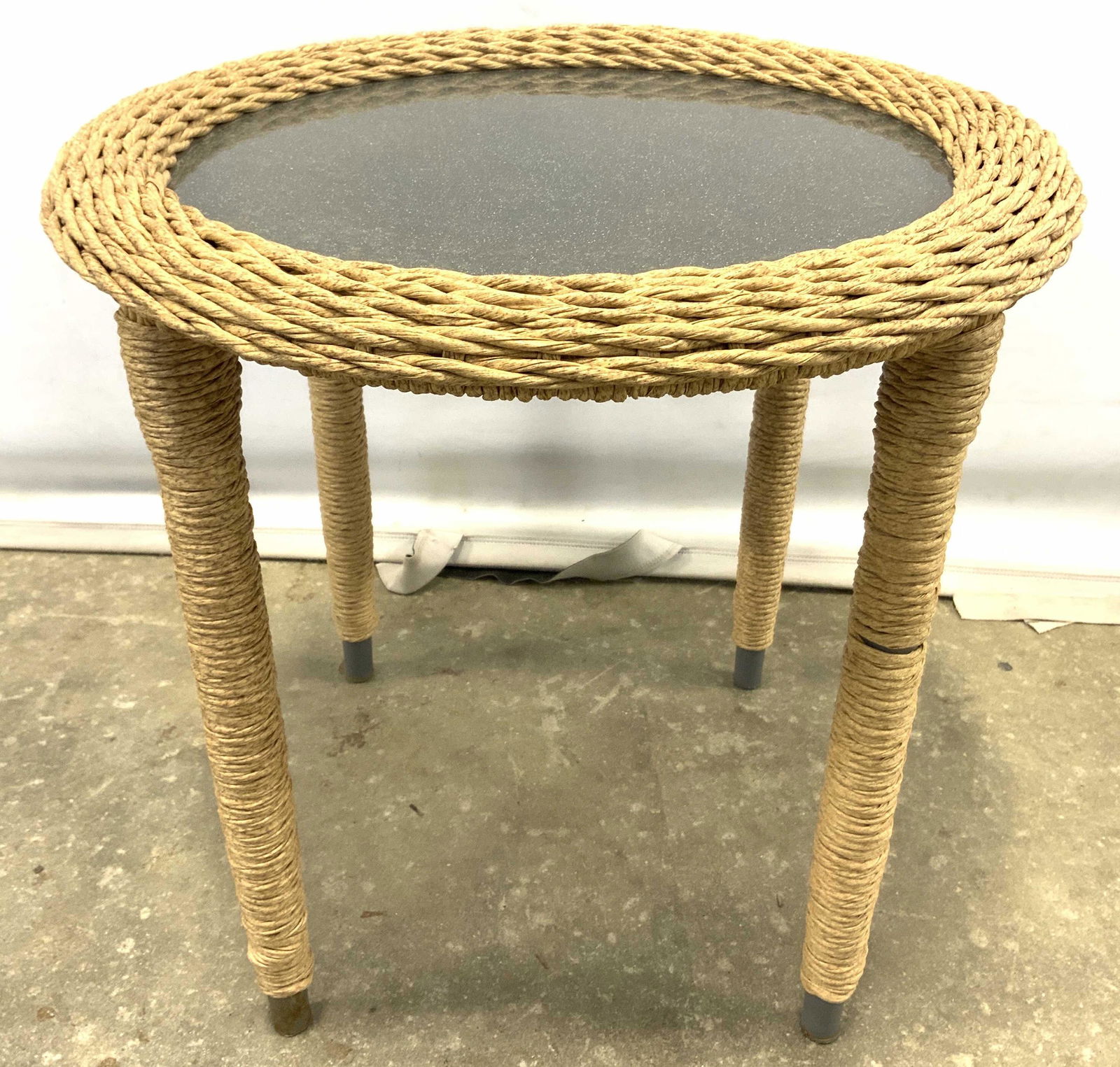Outdoor Woven Rattan Side Table W Circular Top (1 of 10)