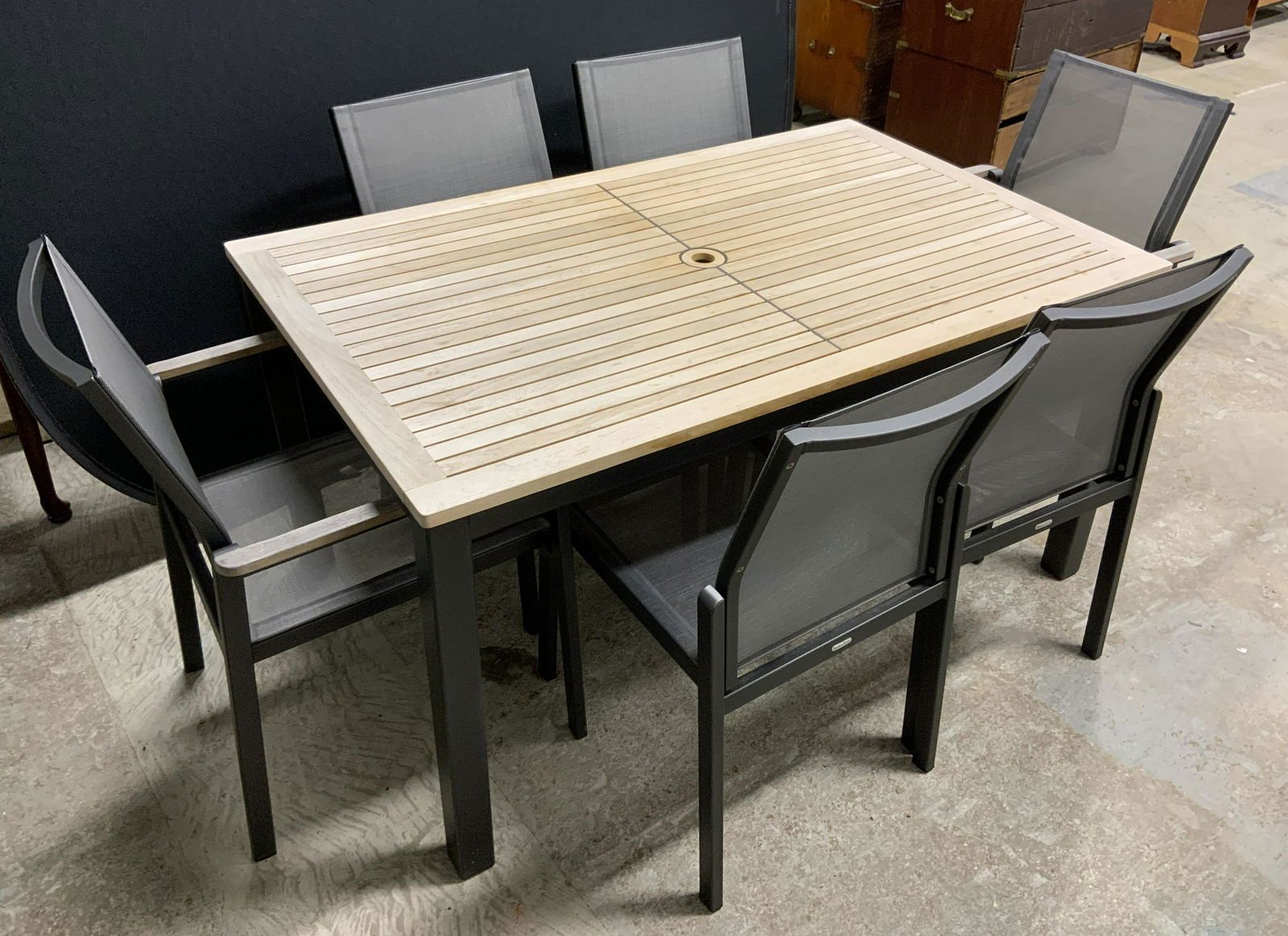 Group Lot 7 BARLOWTYRIE Outdoor Furniture (1 of 19)