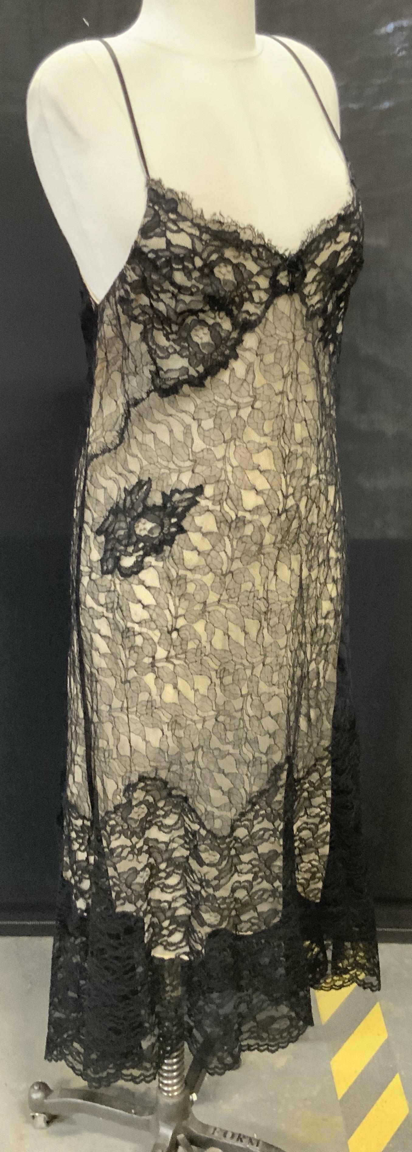 Vintage OSCAR DE LA RENTA Black Lace Dress (1 of 17)