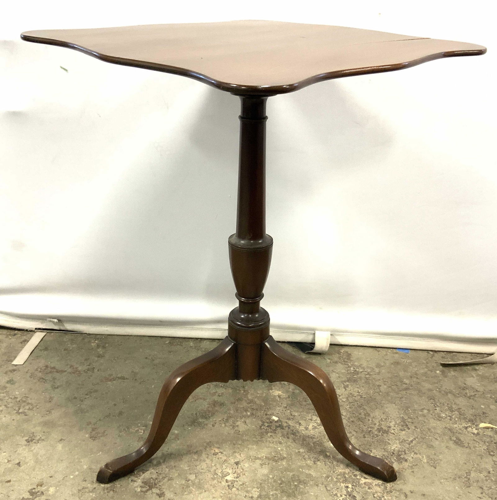 KITTINGER CW WILLIAMSBURG RESTORATION Tilt Top Tab (1 of 11)