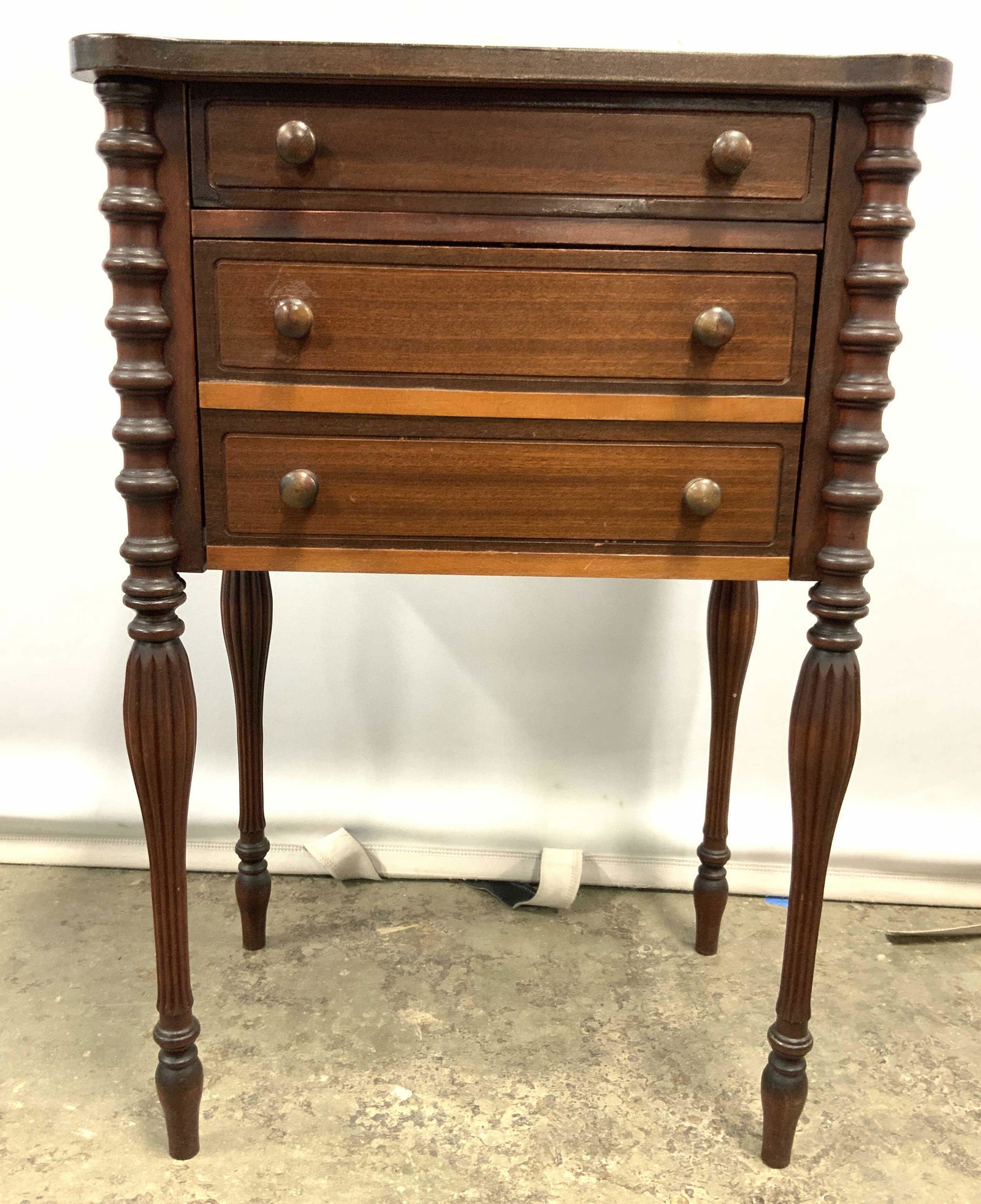 HT CUSHMAN Vntg Humidor Side Table W Spool Legs (1 of 10)