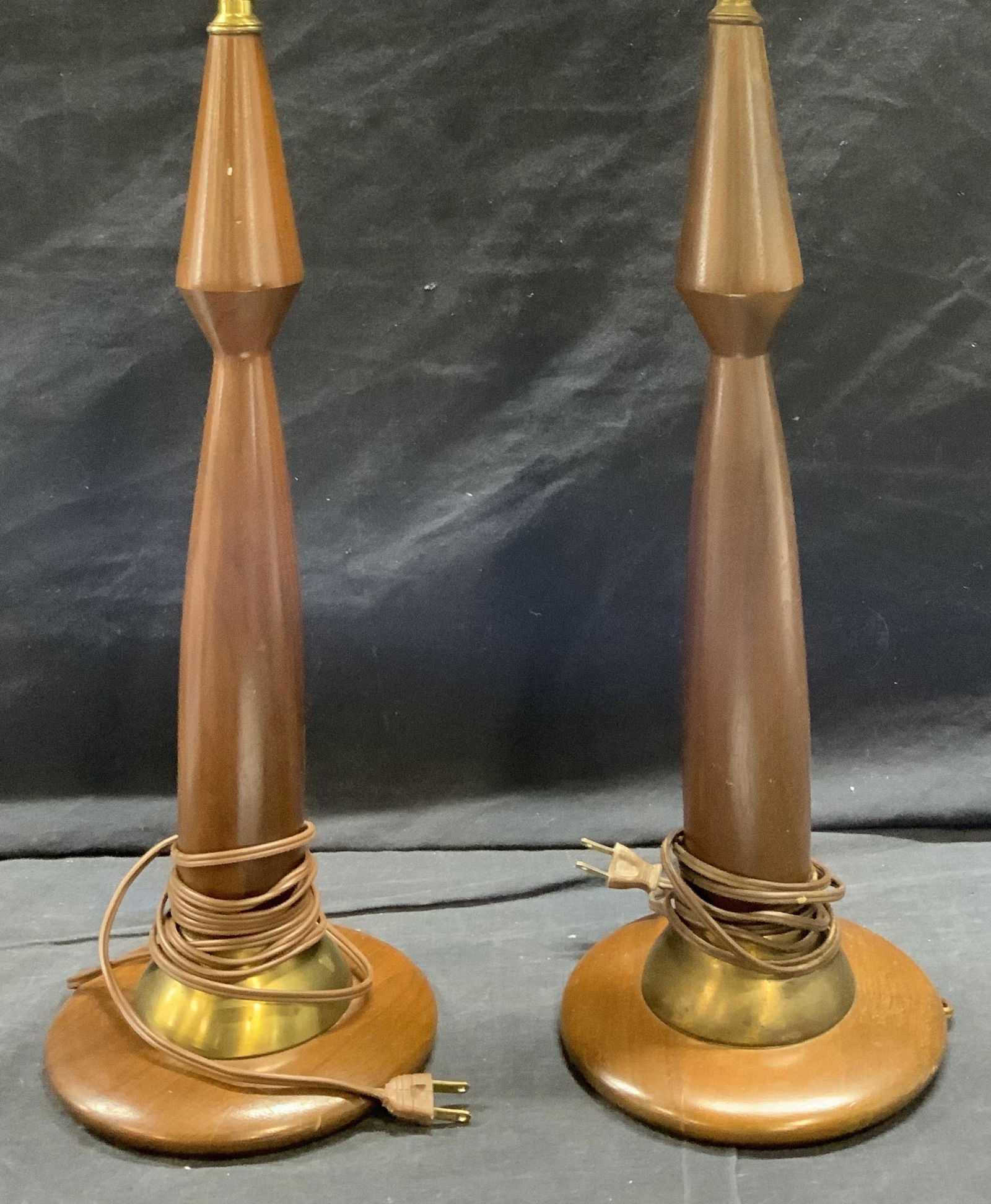 Pair Mid Century Style Walnut Lamps (1 of 12)