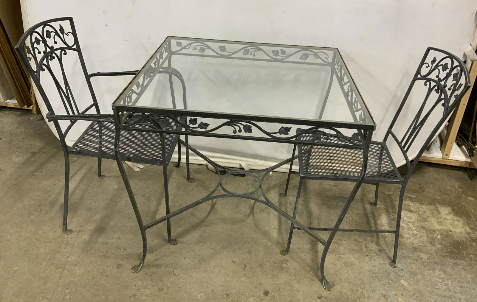 Glass Topped Iron Patio Table w Chairs (1 of 15)