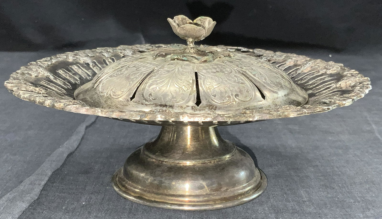 Old English Reproduction Silver Plated Footed Dish (1 of 10)