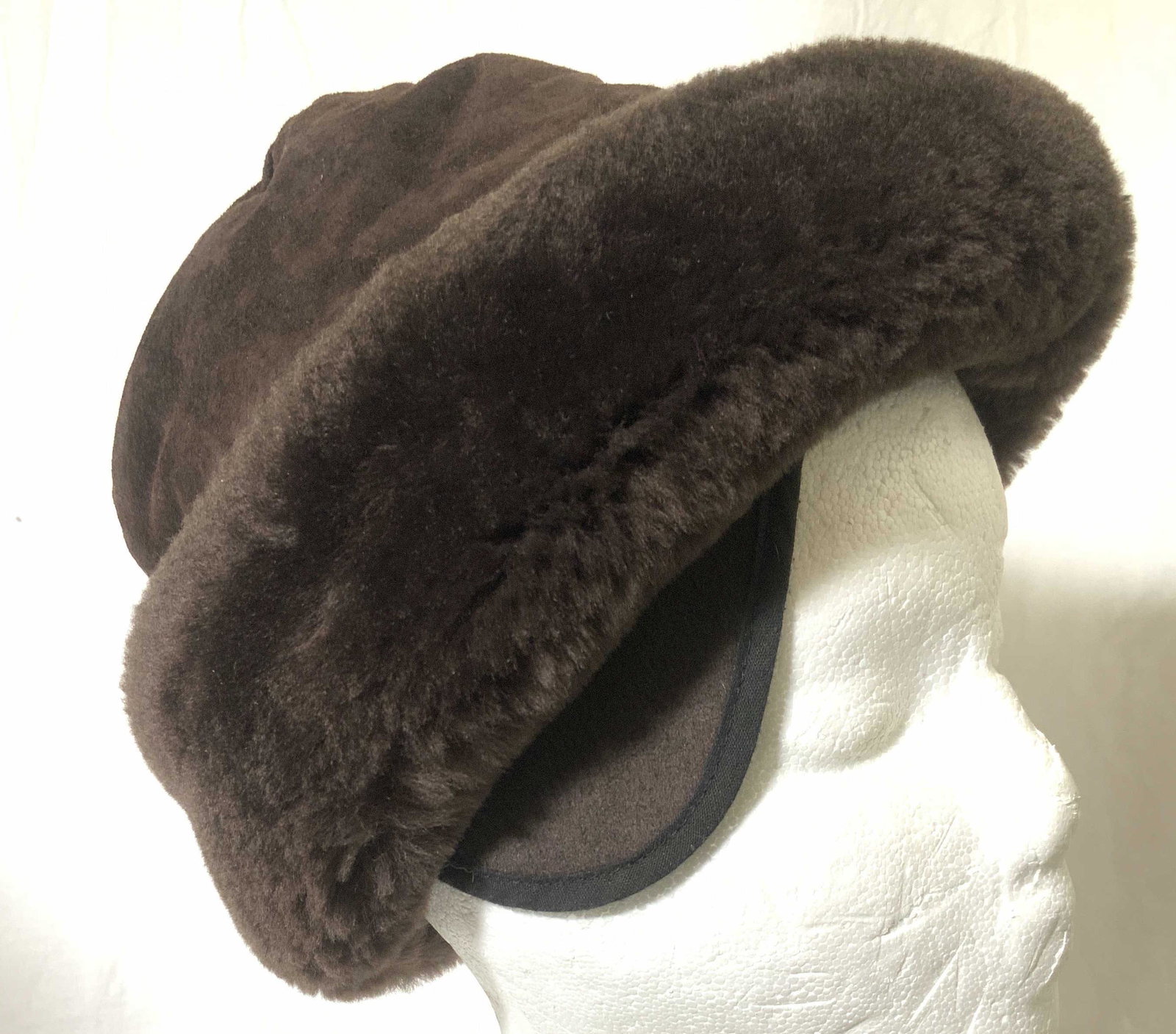Bergdorf Goodman Vtg Suede & Plush Hat: Dark chocolate Suede hat with wide plush rim. Felted part that fits over ears. Labeled Bergdorf Goodman 745 Fifth Avenue. Union made. Possibly c. 1960s. Needs cleaning. Ladies Size Medium. Vintage Lad