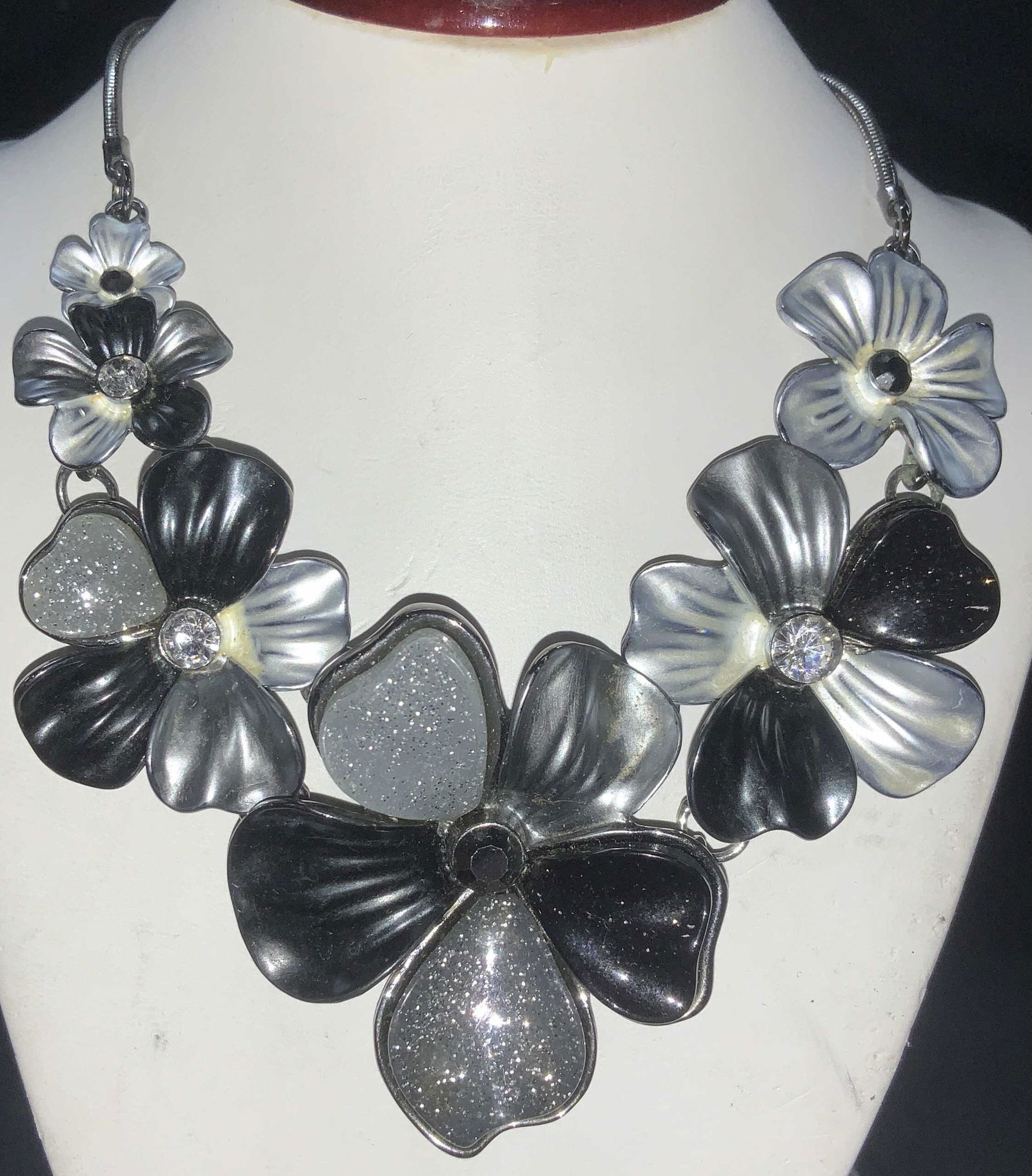 Mixed Media Flower Bib Necklace, Silv + Blk (1 of 5)